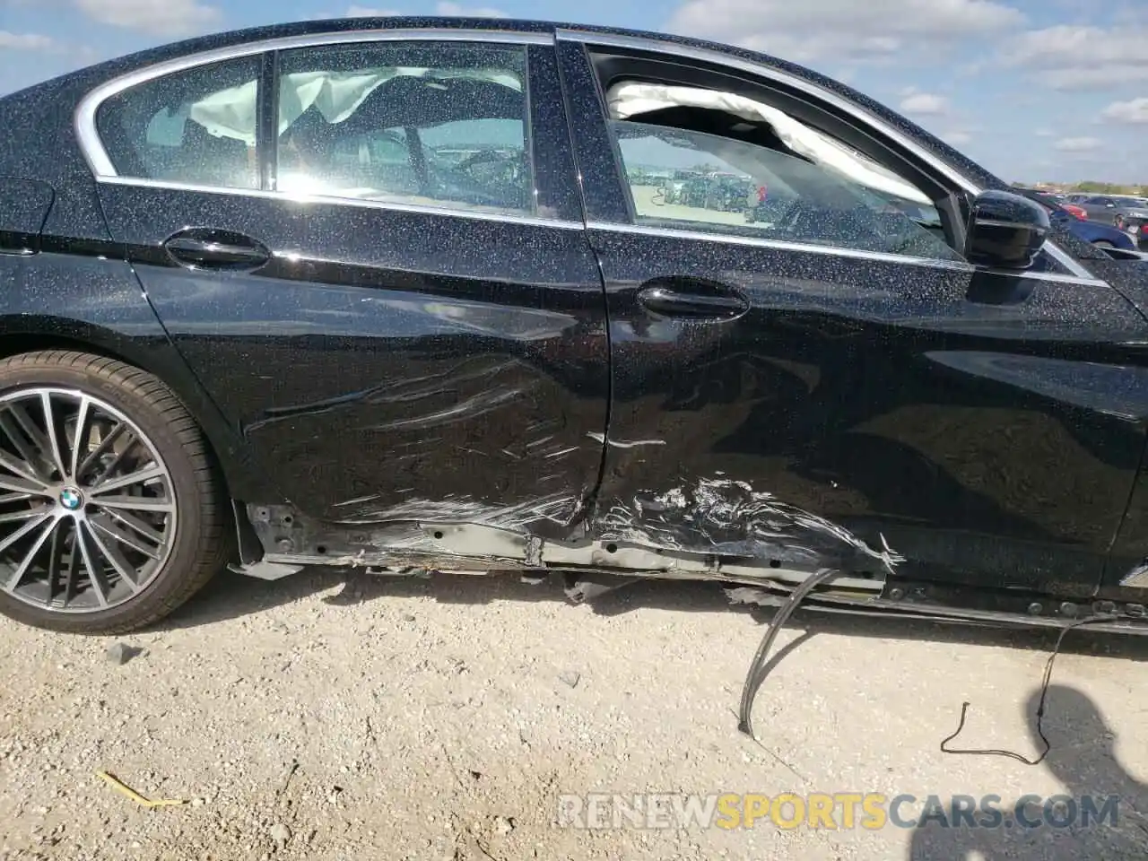 9 Photograph of a damaged car WBA13AG00MCF60872 BMW 5 SERIES 2021