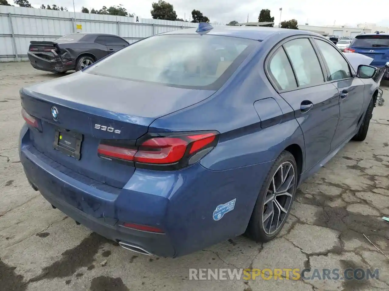 3 Photograph of a damaged car WBA13AG00MCF76425 BMW 5 SERIES 2021