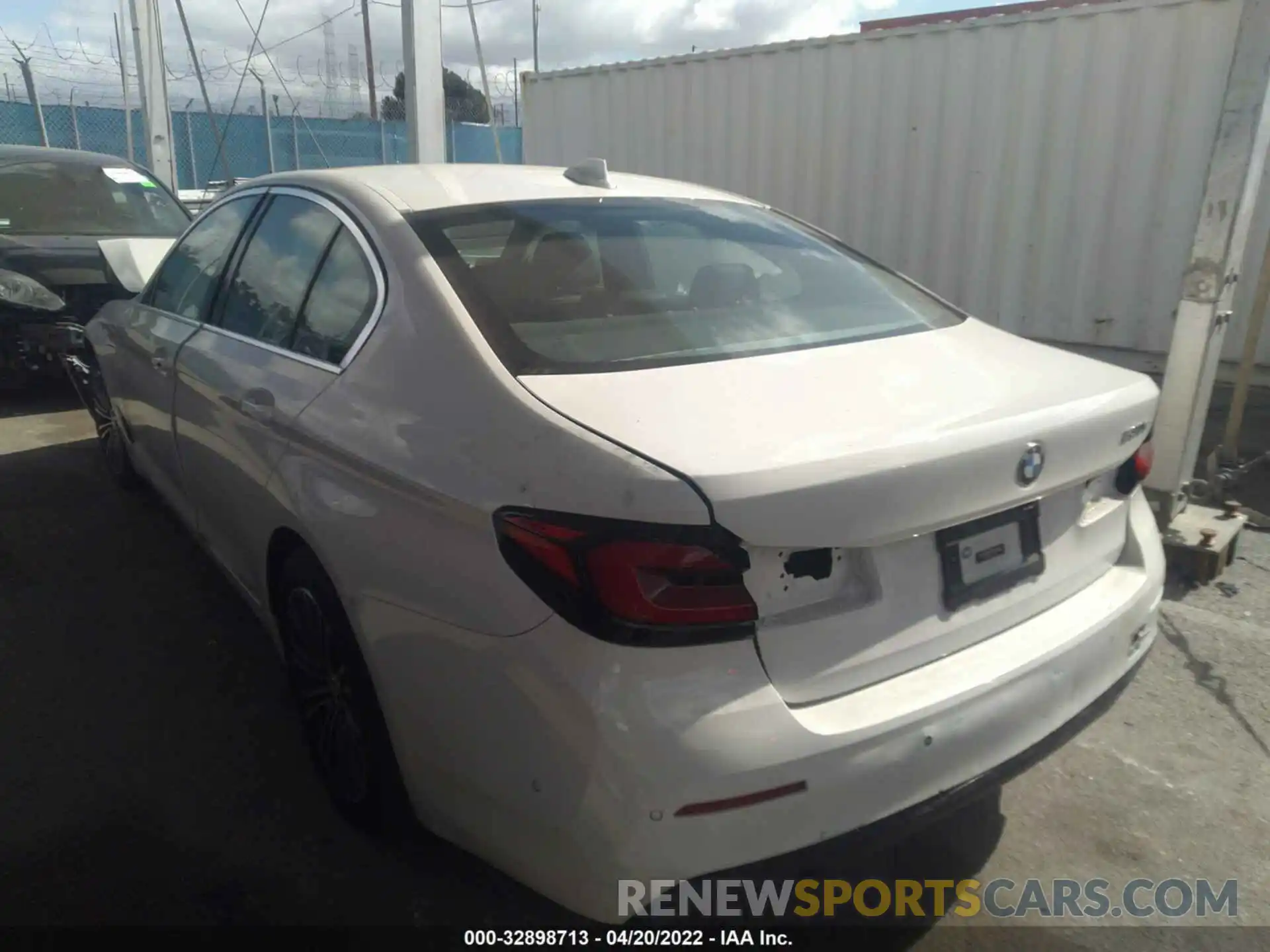 3 Photograph of a damaged car WBA13AG03MCF97317 BMW 5 SERIES 2021