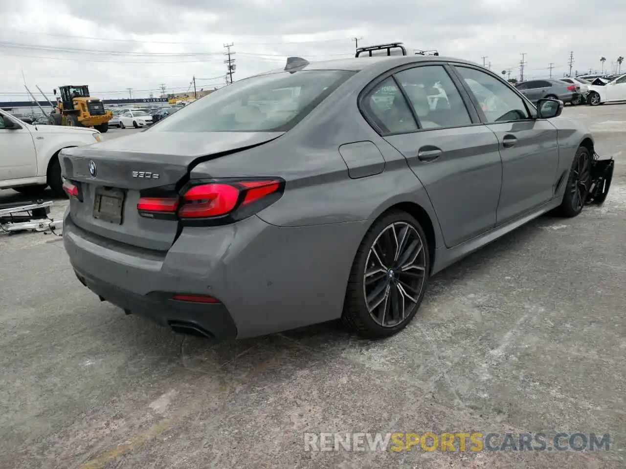 4 Photograph of a damaged car WBA13AG08MCF95028 BMW 5 SERIES 2021