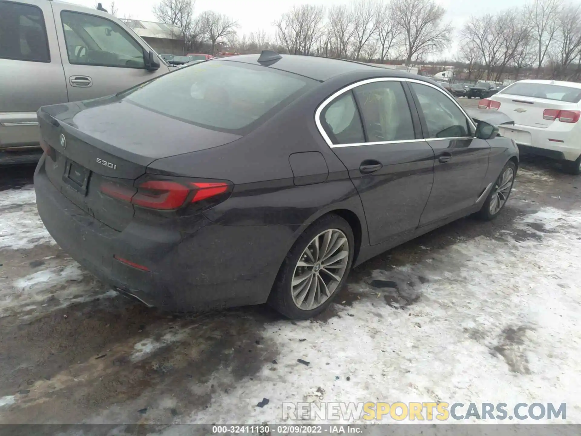 4 Photograph of a damaged car WBA13BJ05MCF28871 BMW 5 SERIES 2021