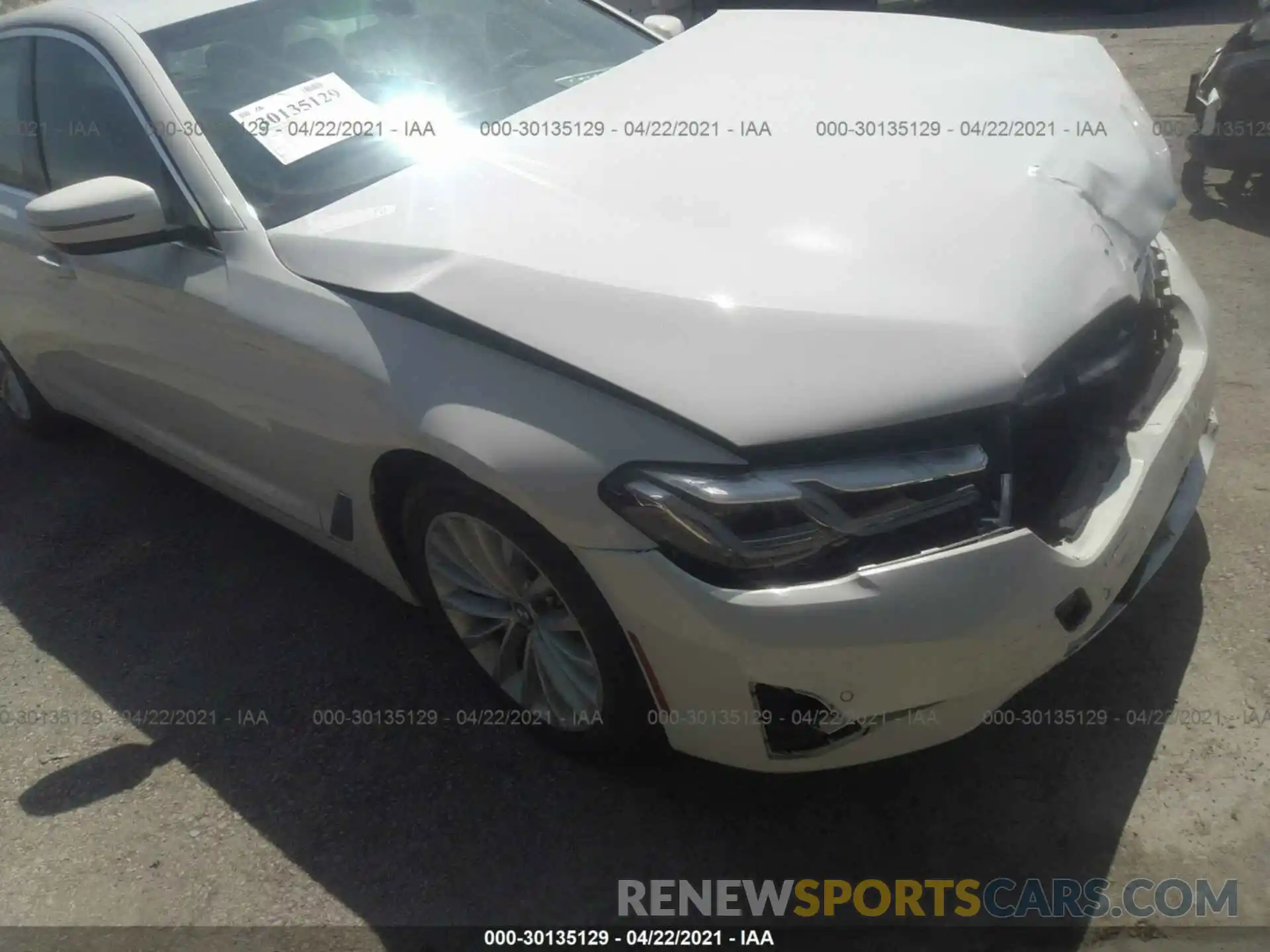1 Фотография поврежденного автомобиля WBA13BJ07MCF62150 BMW 5 SERIES 2021