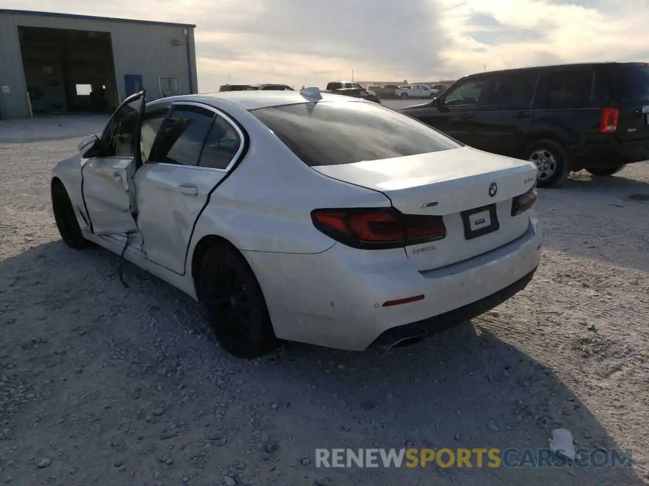 3 Photograph of a damaged car WBA13BJ09MWX14781 BMW 5 SERIES 2021