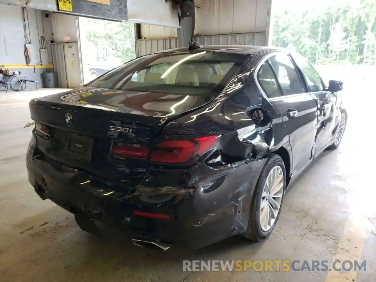 4 Photograph of a damaged car WBA53BH03MCF88171 BMW 5 SERIES 2021