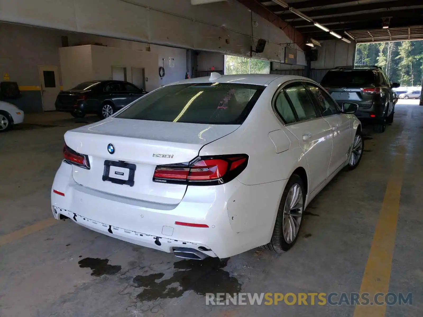 4 Photograph of a damaged car WBA53BH08MCF83516 BMW 5 SERIES 2021