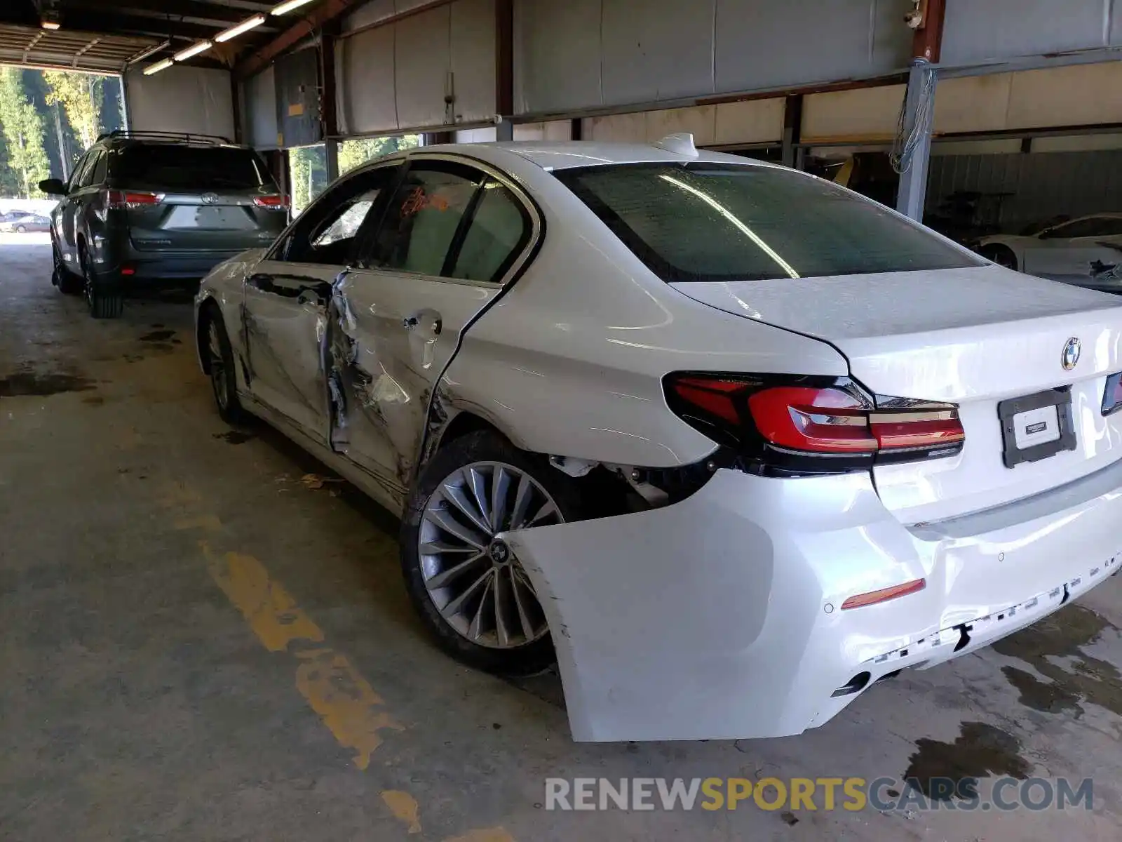 9 Photograph of a damaged car WBA53BH08MCF83516 BMW 5 SERIES 2021