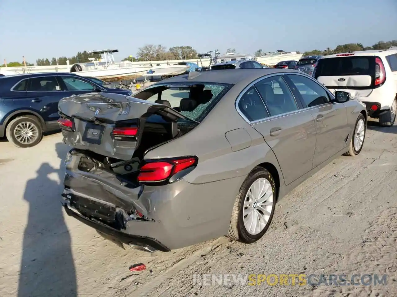 4 Photograph of a damaged car WBA53BH08MWX20675 BMW 5 SERIES 2021