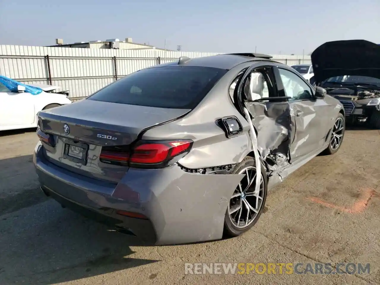 4 Photograph of a damaged car WBA13AG03NCJ21535 BMW 5 SERIES 2022