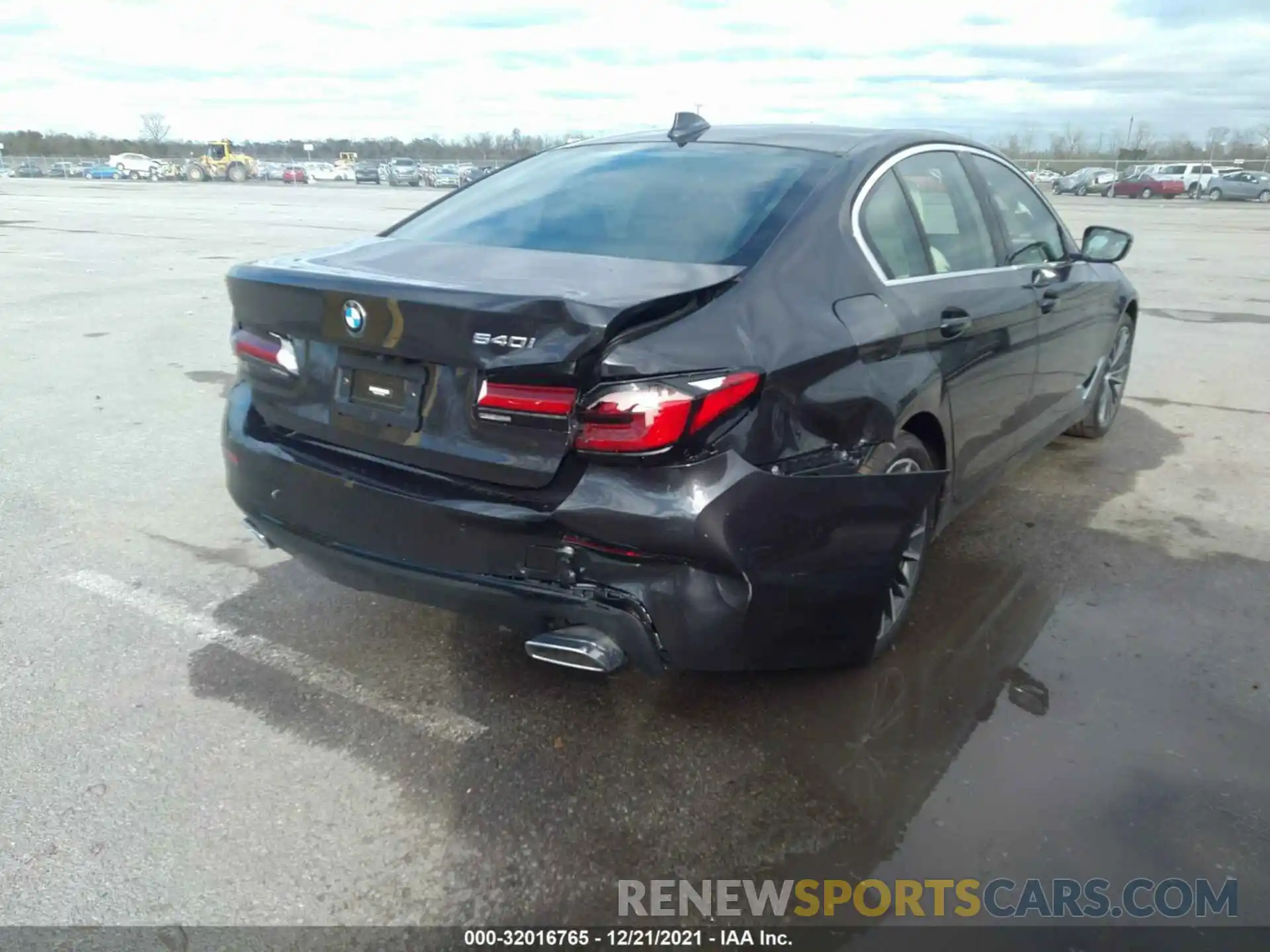 4 Photograph of a damaged car WBA53BJ09NCH75233 BMW 5 SERIES 2022