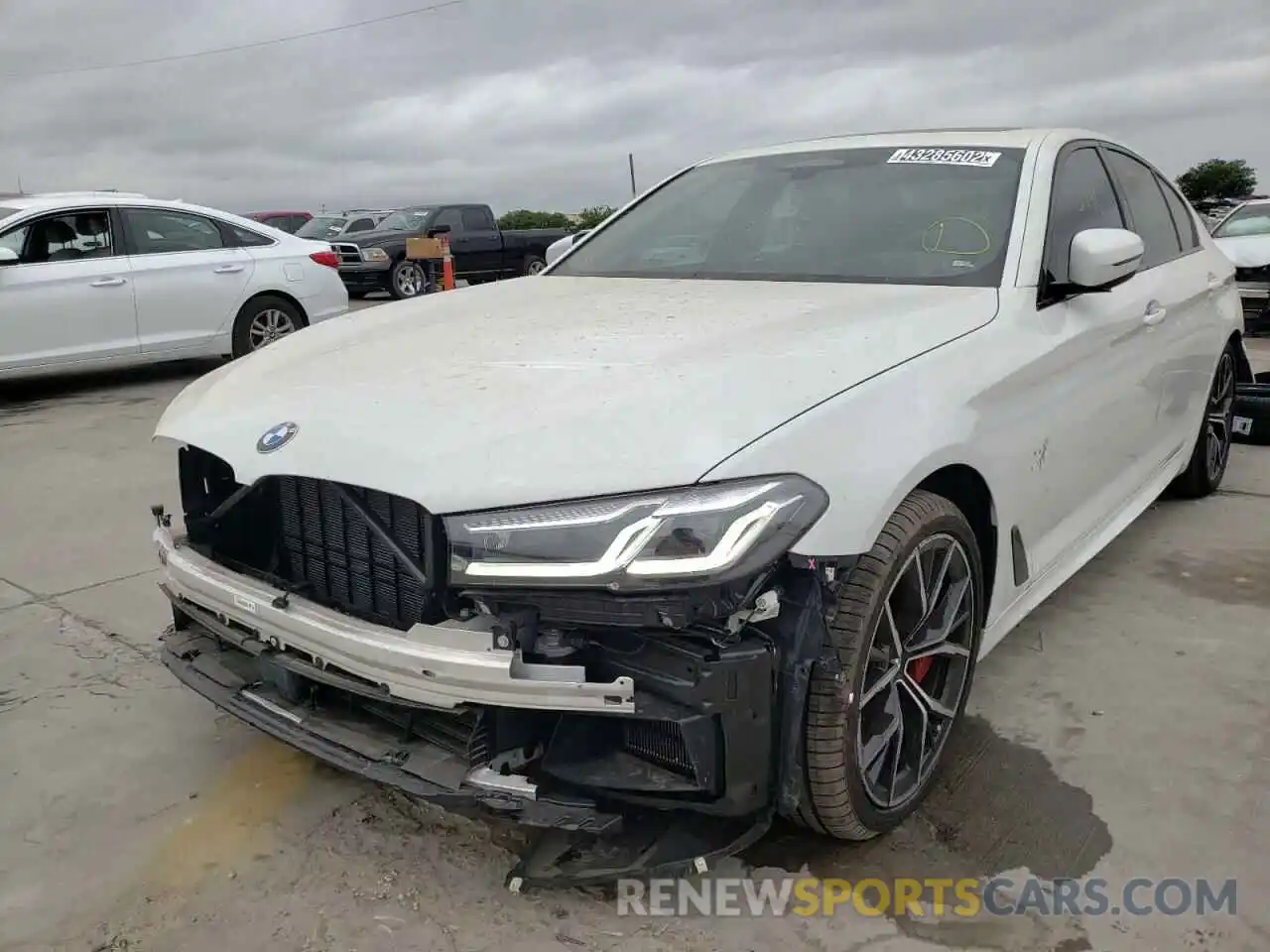 2 Photograph of a damaged car WBA73BJ03NWX55984 BMW 5 SERIES 2022