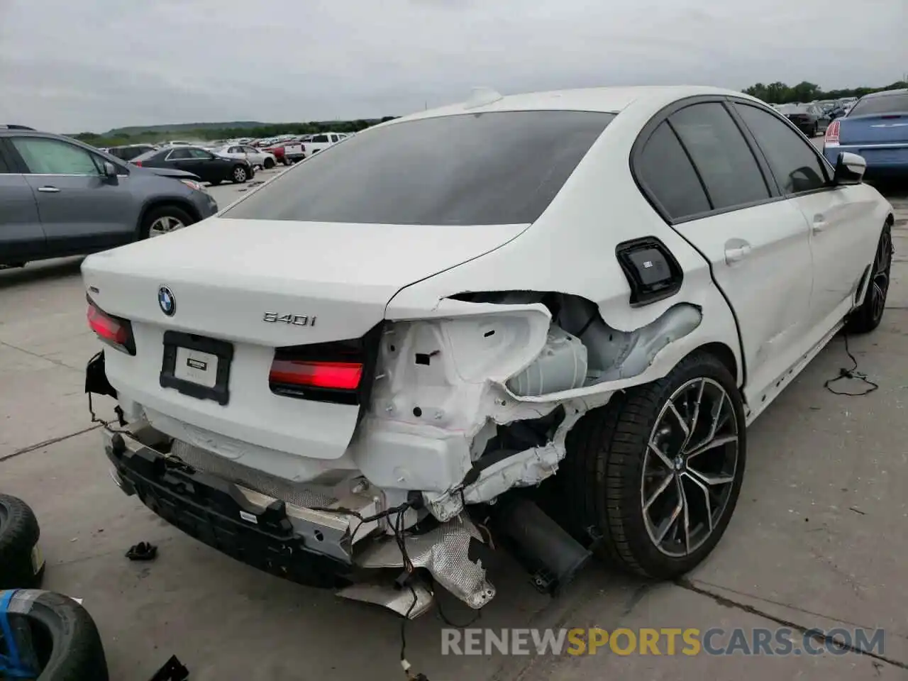 4 Photograph of a damaged car WBA73BJ03NWX55984 BMW 5 SERIES 2022