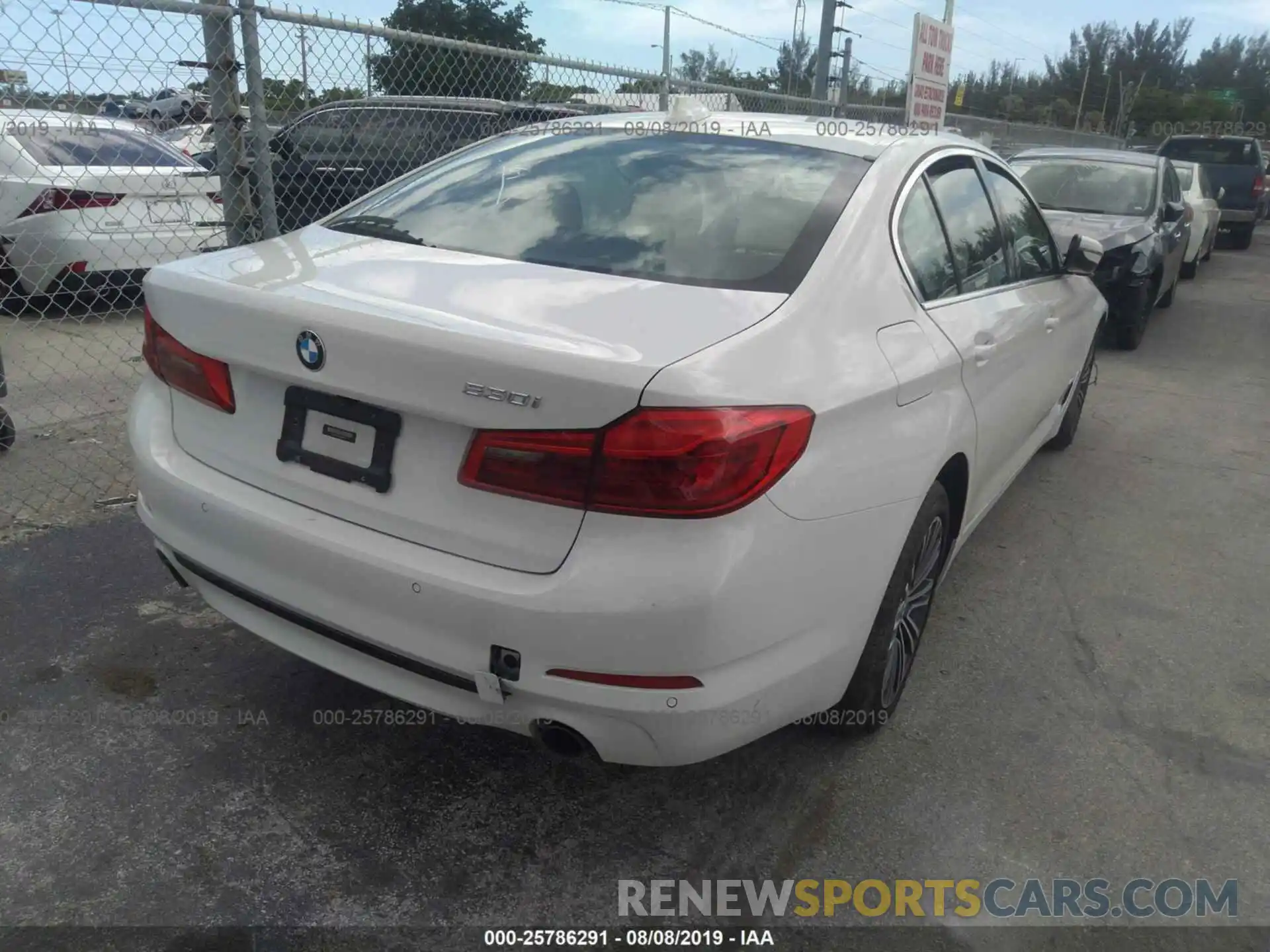 4 Photograph of a damaged car WBAJA5C56KWW18636 BMW 530 2019