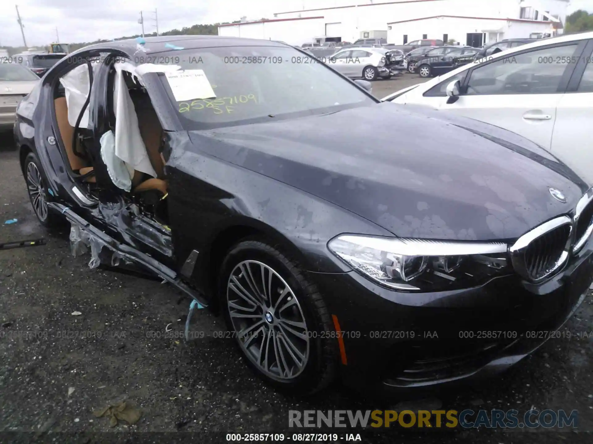 1 Photograph of a damaged car WBAJA7C58KWW04071 BMW 530 2019