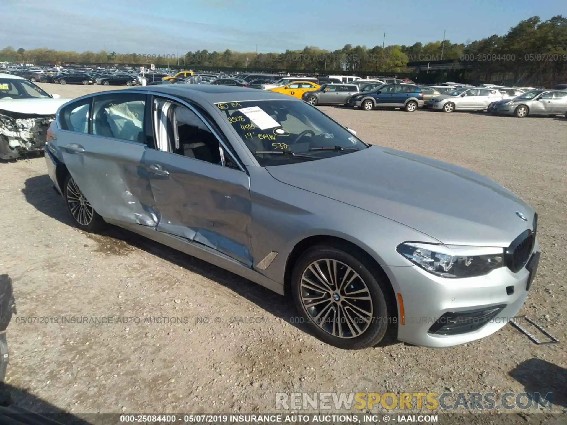 1 Photograph of a damaged car WBAJA7C59KWW06136 BMW 530 2019