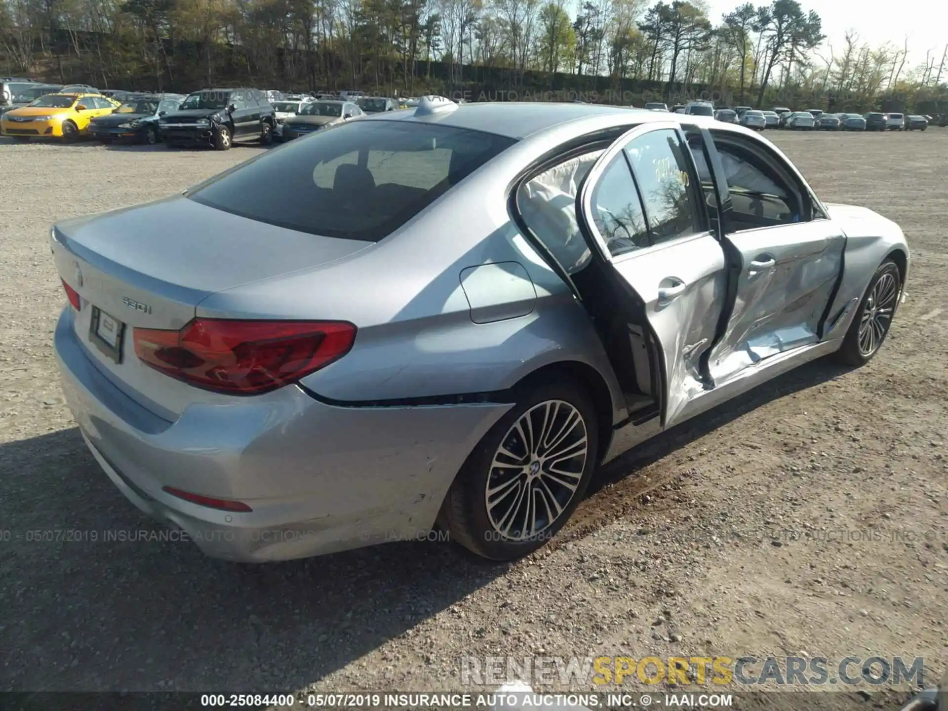4 Photograph of a damaged car WBAJA7C59KWW06136 BMW 530 2019