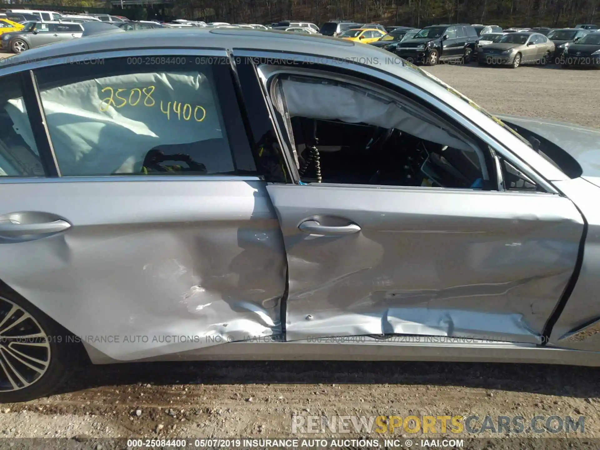 6 Photograph of a damaged car WBAJA7C59KWW06136 BMW 530 2019