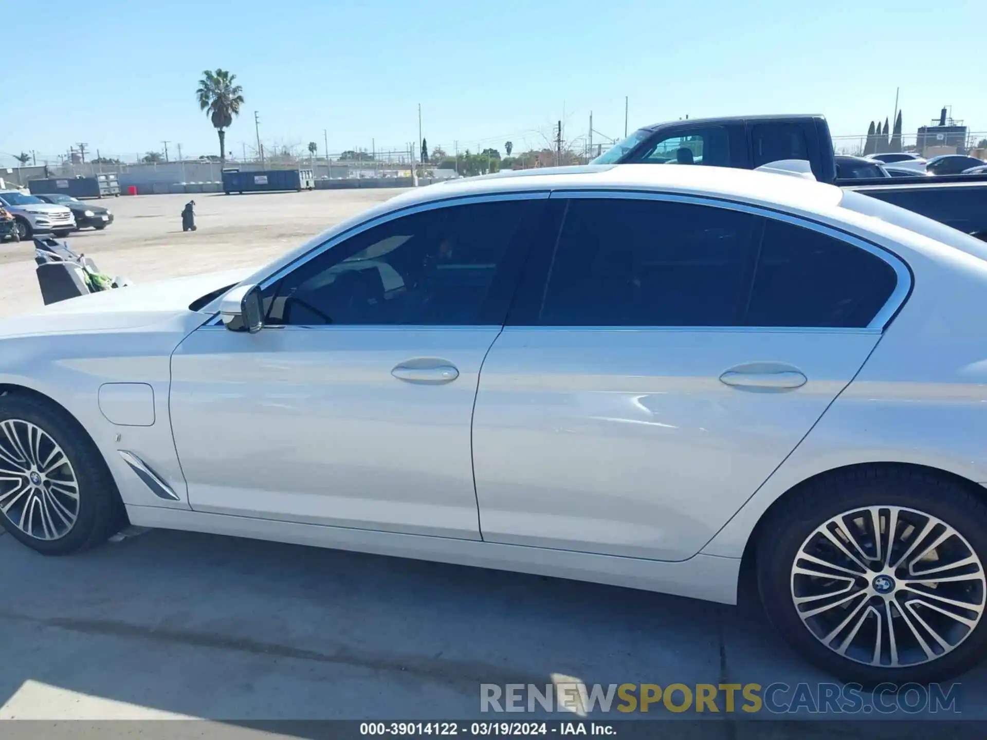 15 Photograph of a damaged car WBAJA9C55KB393902 BMW 530E 2019