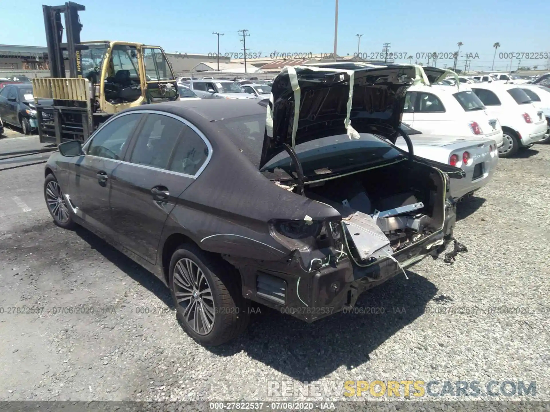3 Фотография поврежденного автомобиля WBAJA9C03LCD50372 BMW 530E 2020