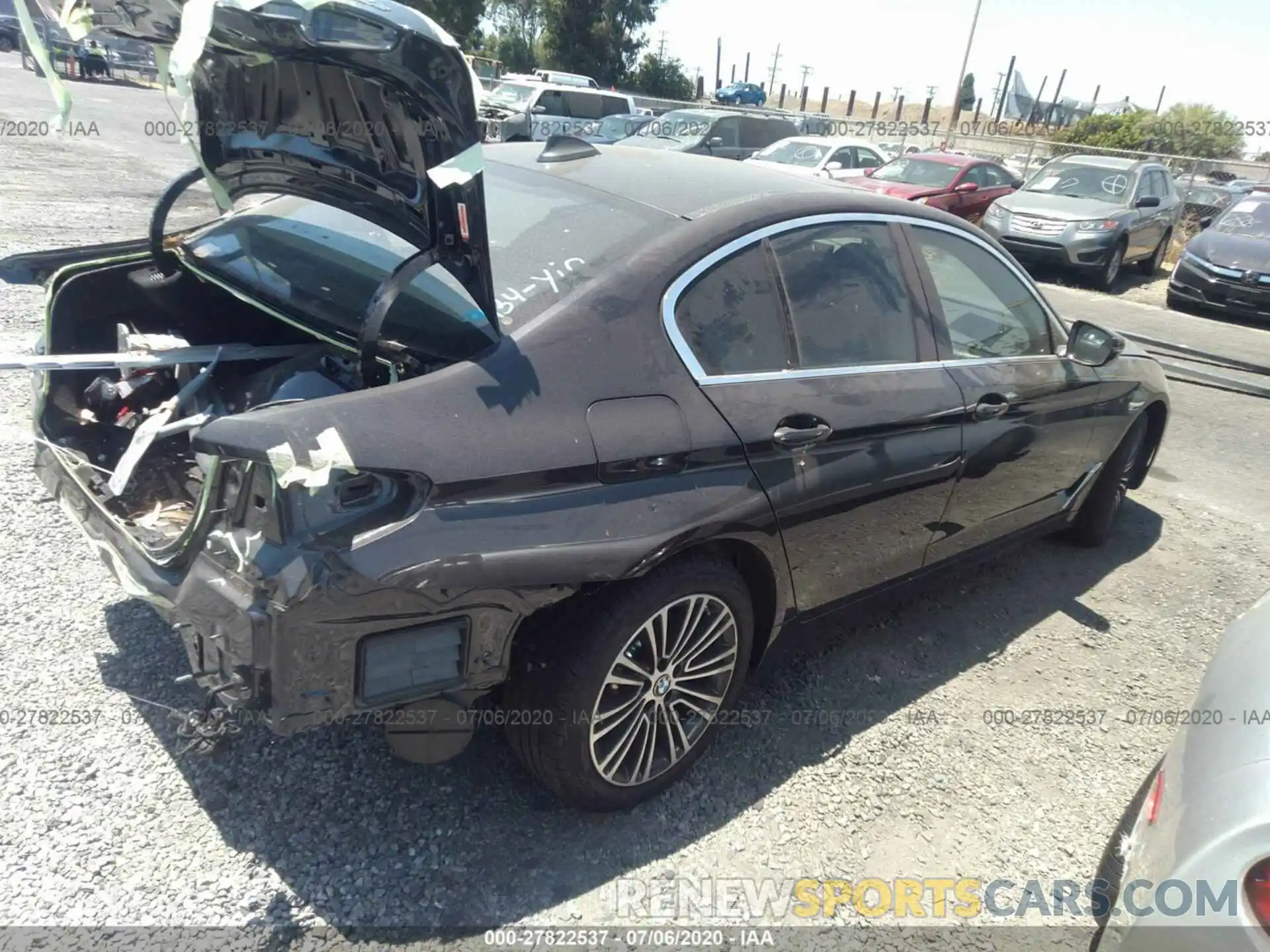 4 Фотография поврежденного автомобиля WBAJA9C03LCD50372 BMW 530E 2020