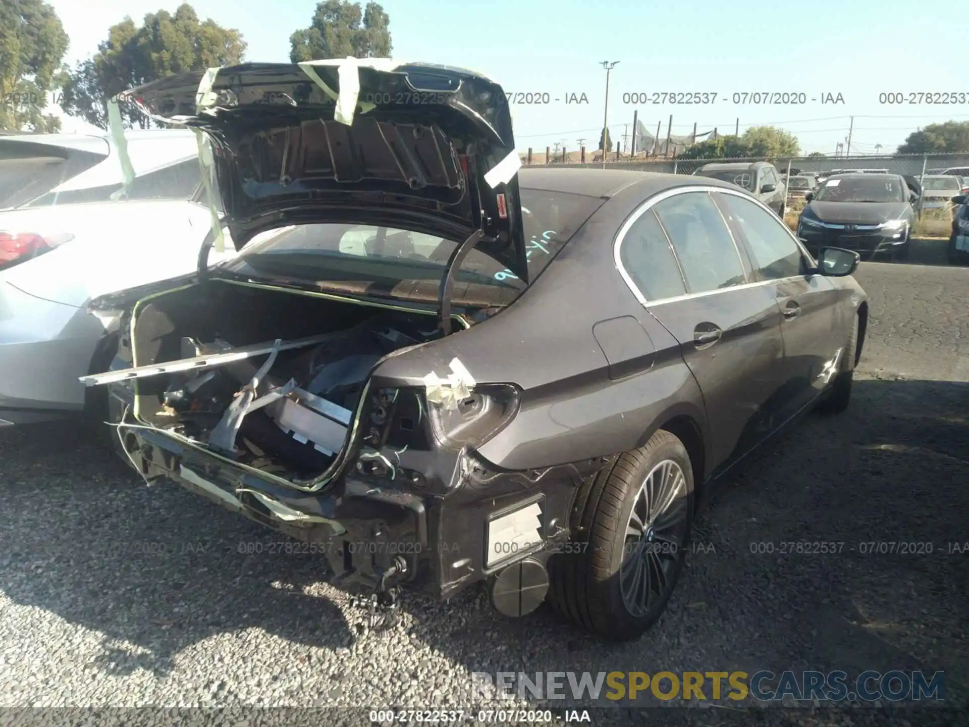 6 Фотография поврежденного автомобиля WBAJA9C03LCD50372 BMW 530E 2020