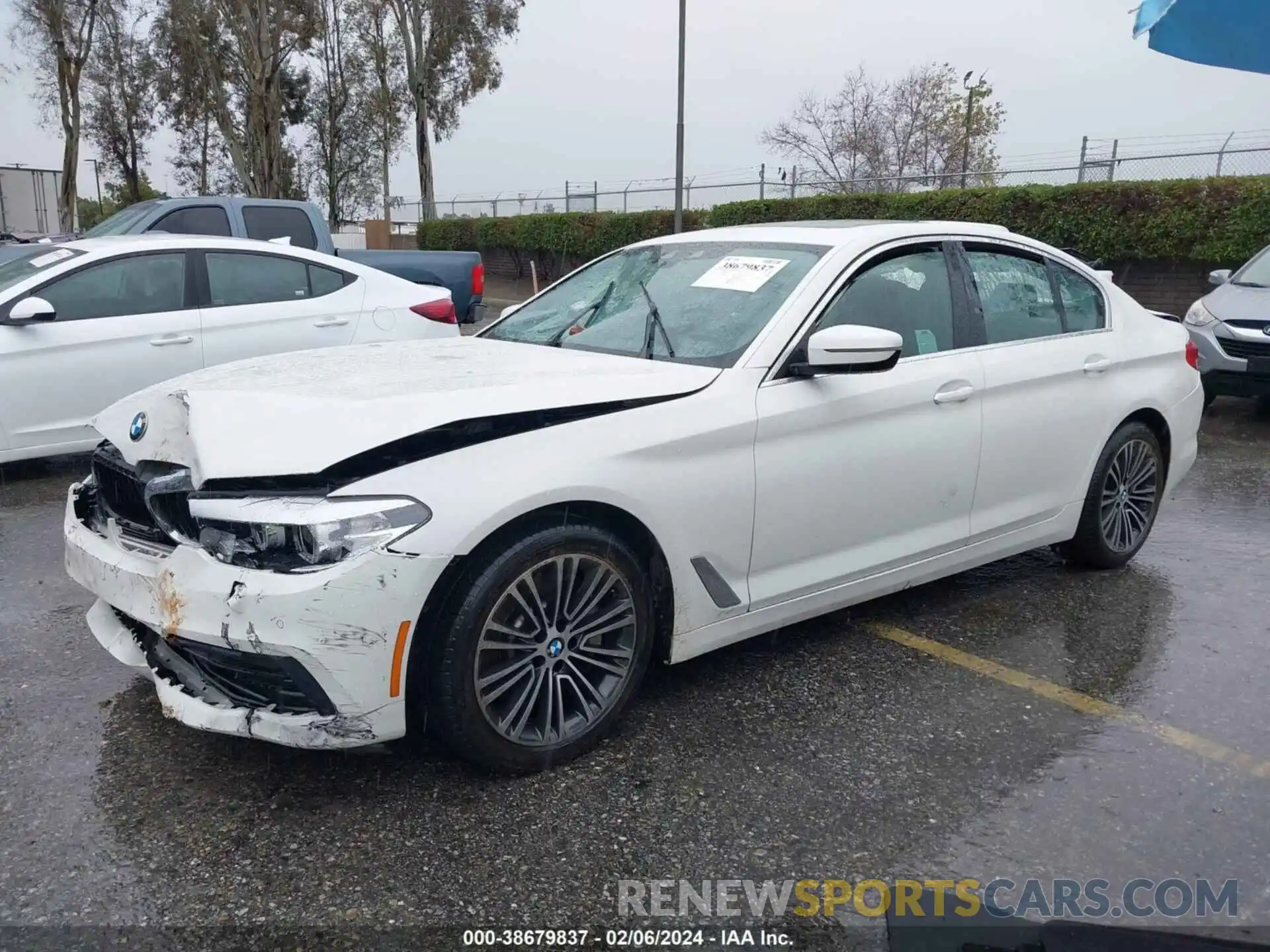 2 Фотография поврежденного автомобиля WBAJA5C56KBX87398 BMW 530I 2019