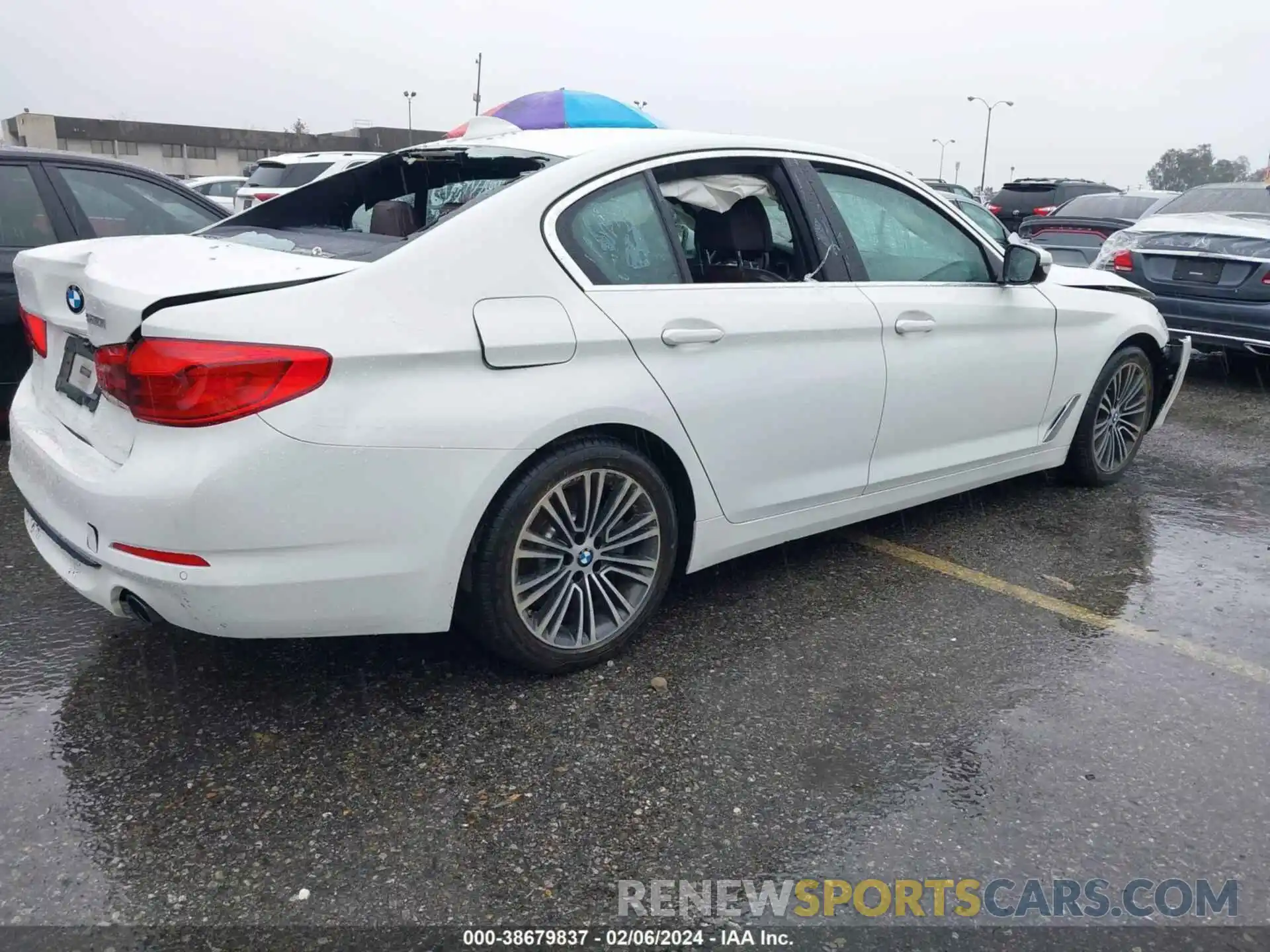 4 Фотография поврежденного автомобиля WBAJA5C56KBX87398 BMW 530I 2019