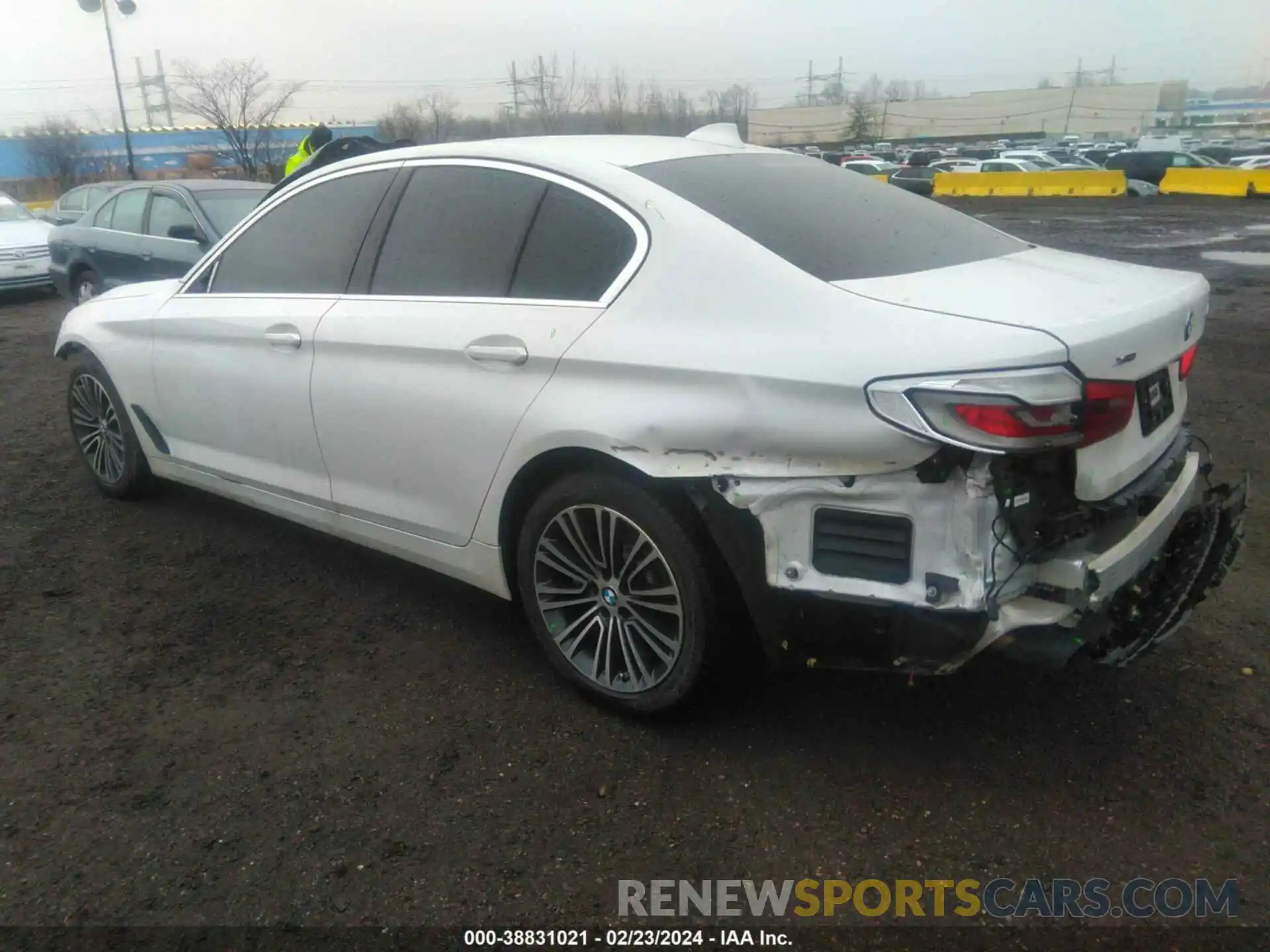 3 Фотография поврежденного автомобиля WBAJA7C54KG910873 BMW 530I 2019