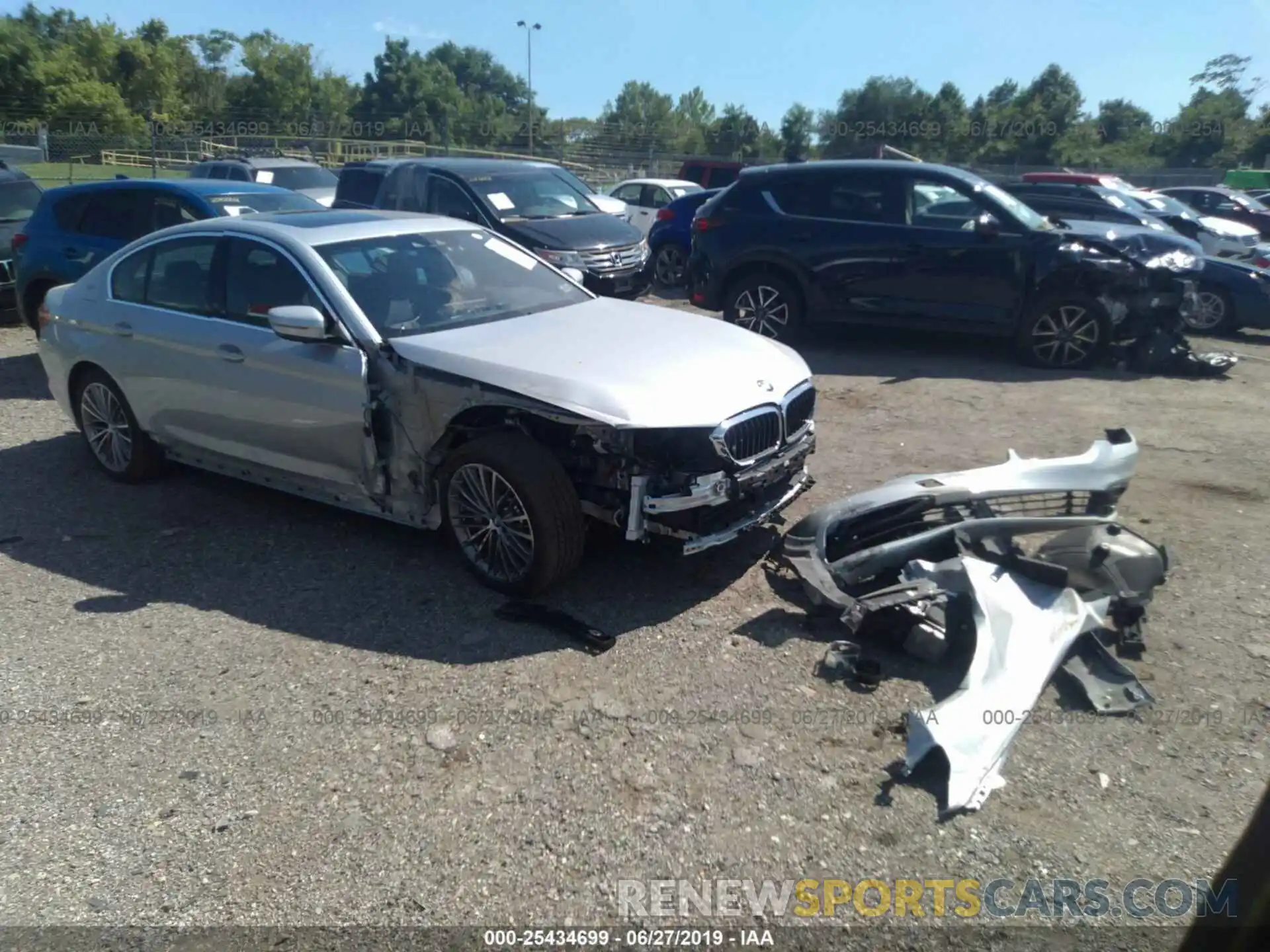 1 Photograph of a damaged car WBAJB1C51KB375217 BMW 530XE 2019