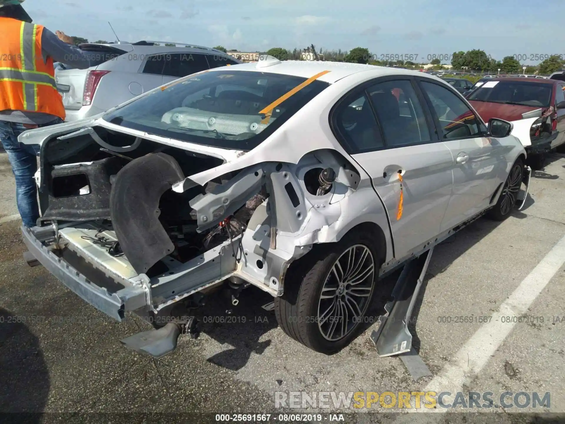 4 Photograph of a damaged car WBAJE5C52KWW08853 BMW 540 2019