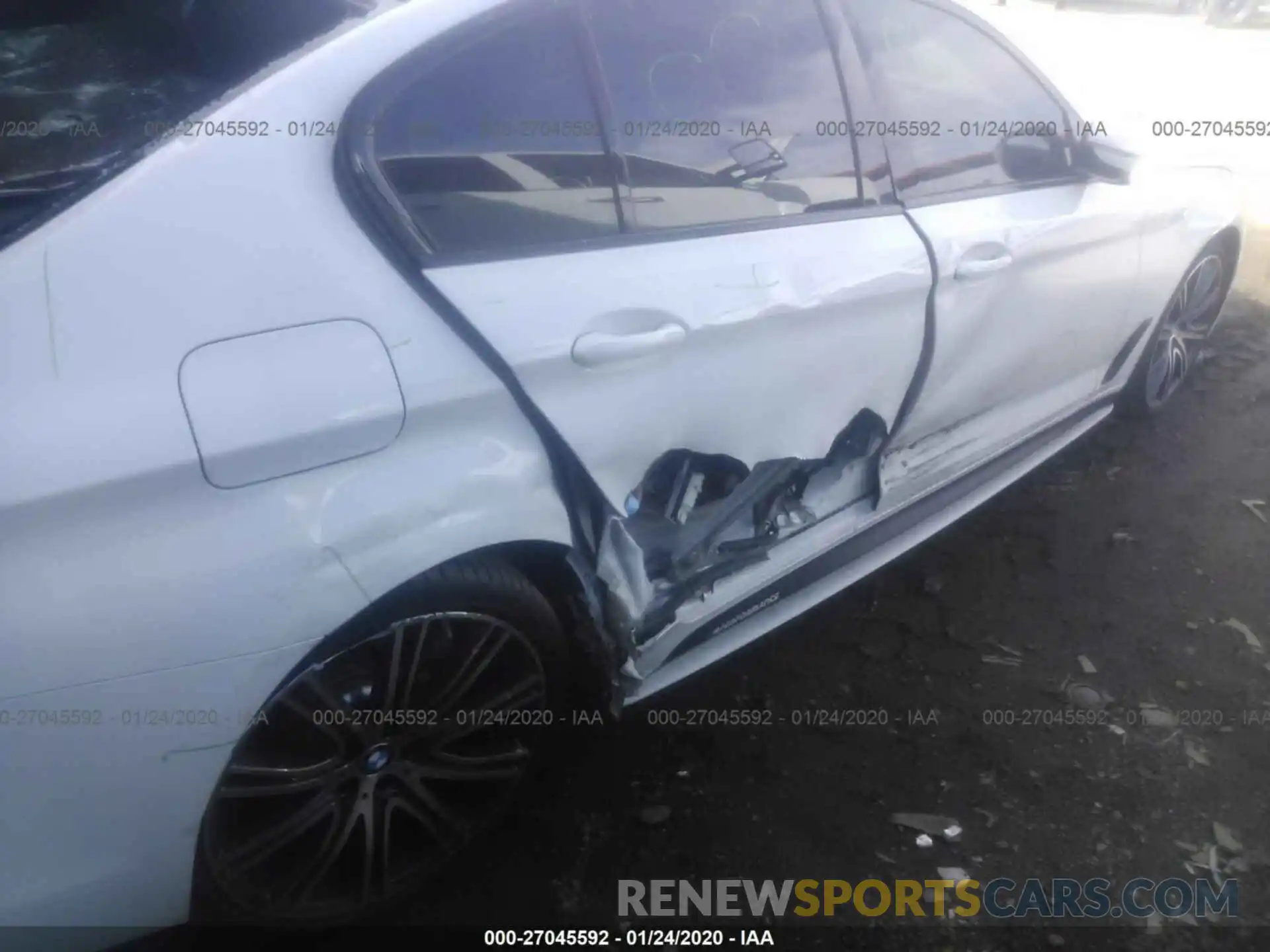 6 Photograph of a damaged car WBAJE5C54KWW06120 BMW 540 2019