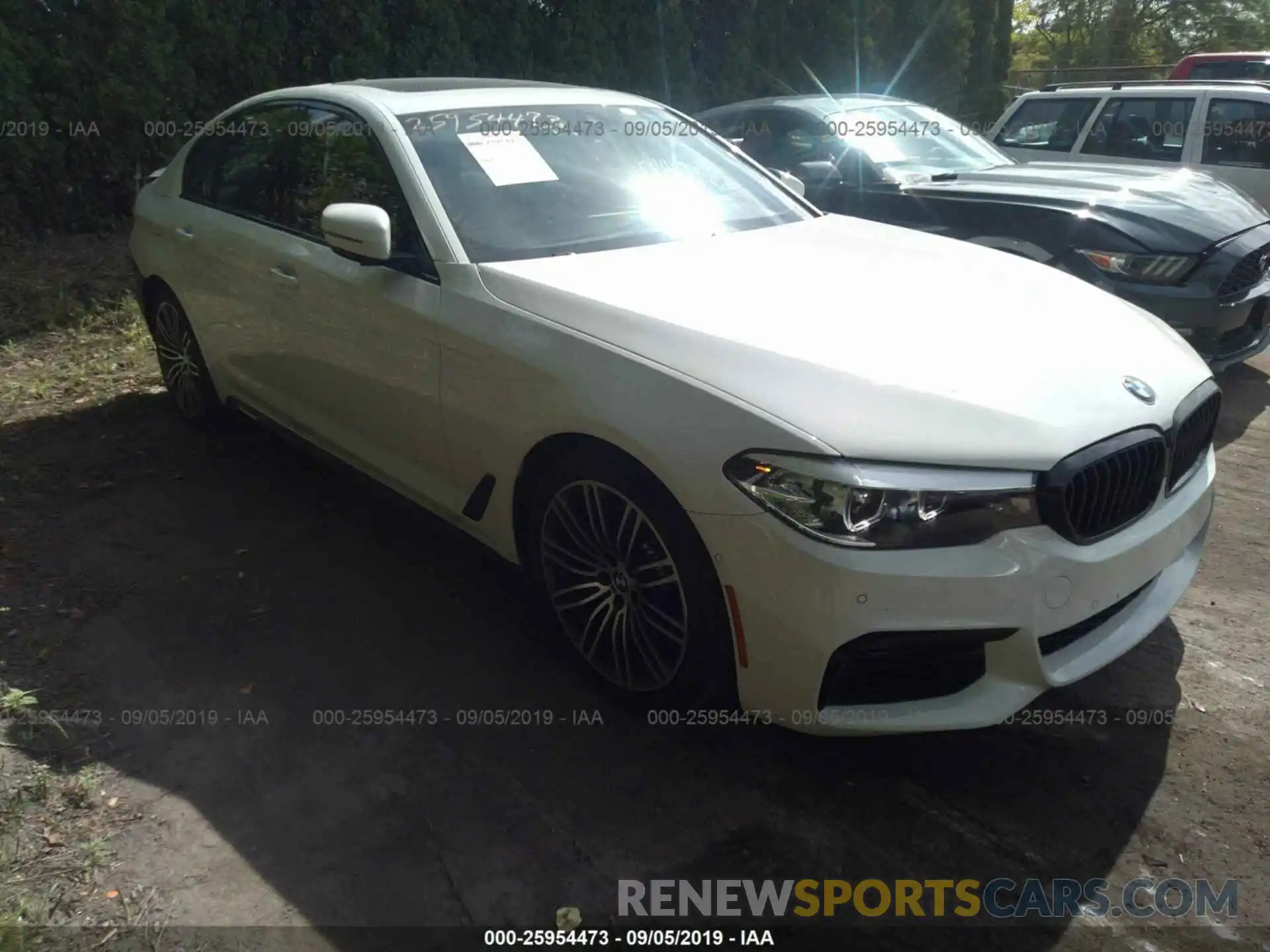 1 Photograph of a damaged car WBAJE7C56KWW33928 BMW 540 2019