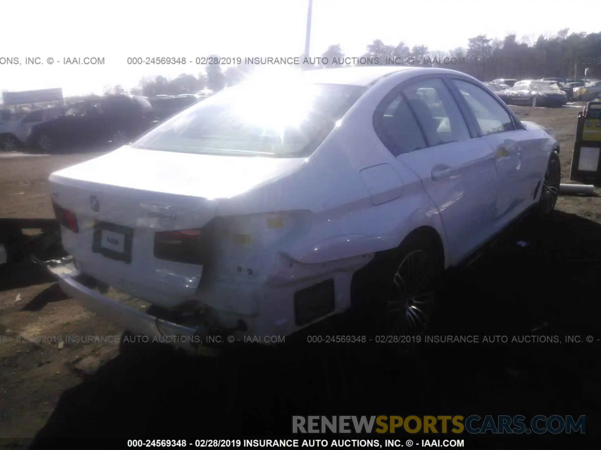 4 Photograph of a damaged car WBAJE7C59KWD55271 BMW 540 2019