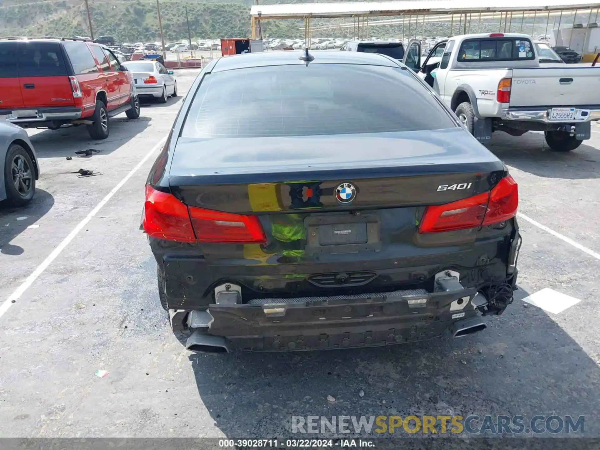 18 Photograph of a damaged car WBAJS1C08LWW61368 BMW 540I 2020