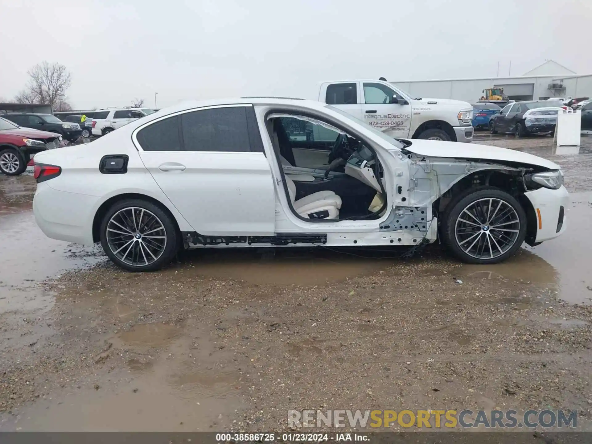 13 Photograph of a damaged car WBA53BJ02NWX53179 BMW 540I 2022