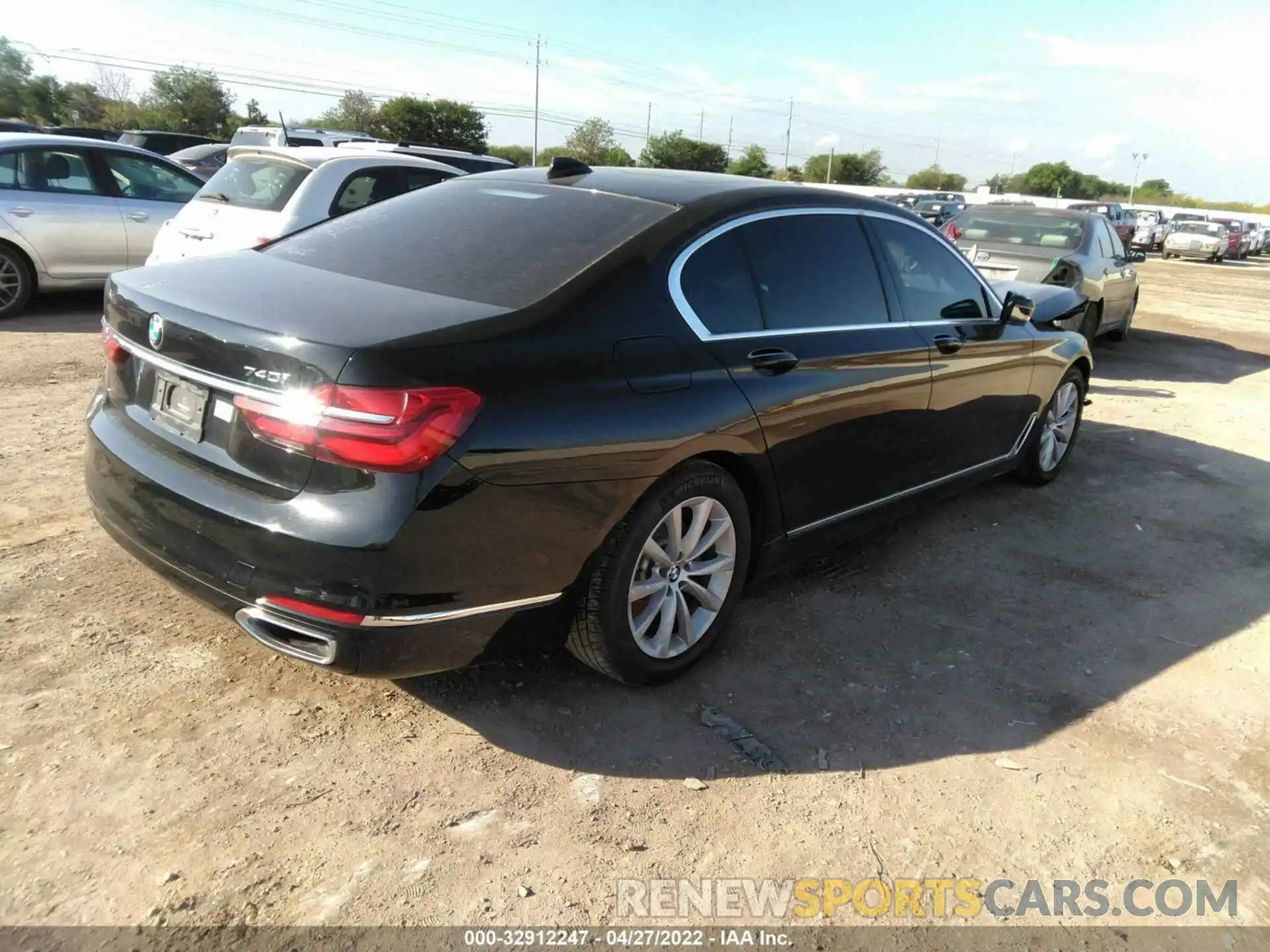 4 Photograph of a damaged car WBA7E2C50KB216728 BMW 7 SERIES 2019