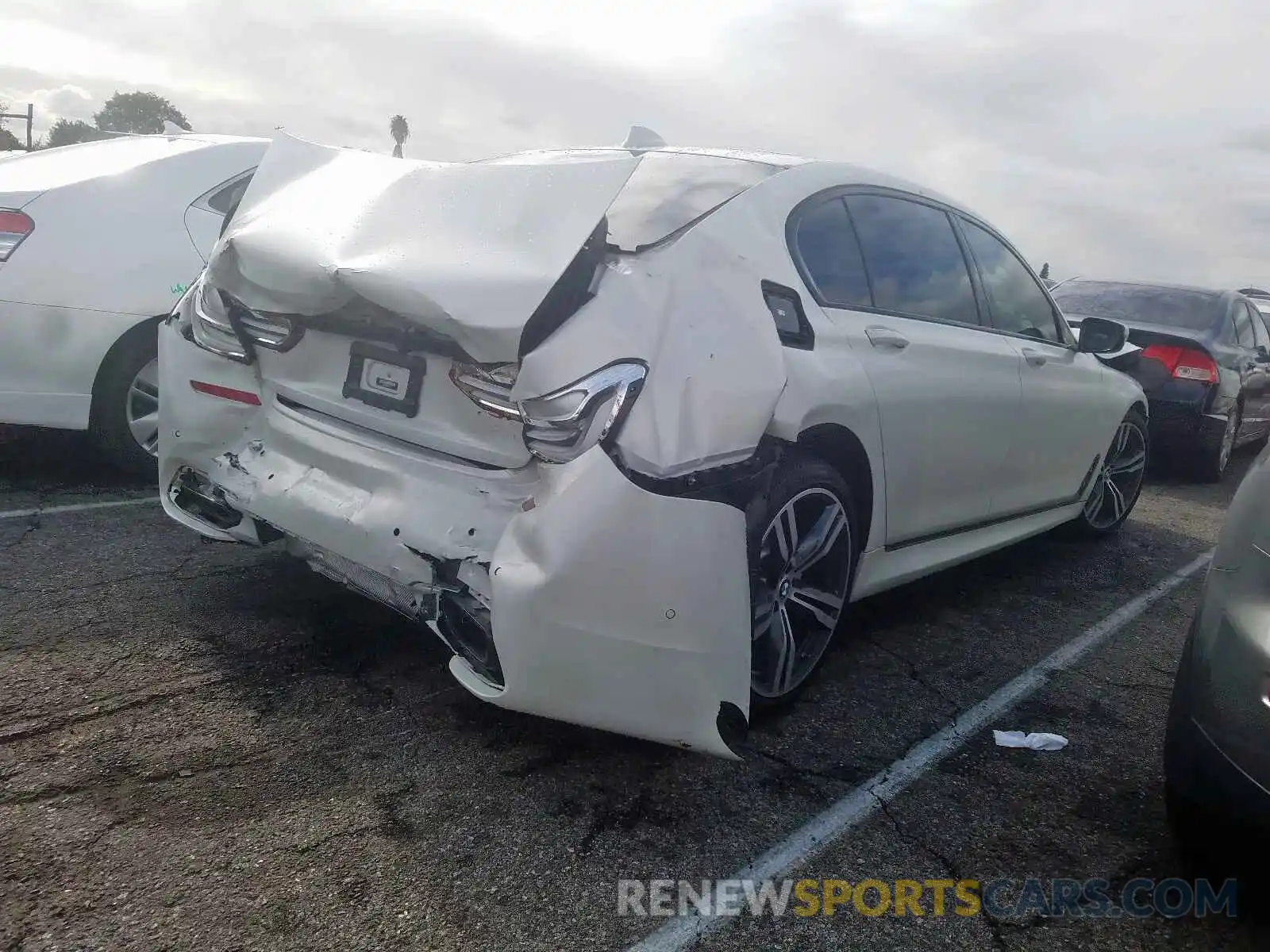 4 Photograph of a damaged car WBA7E2C52KB218142 BMW 7 SERIES 2019