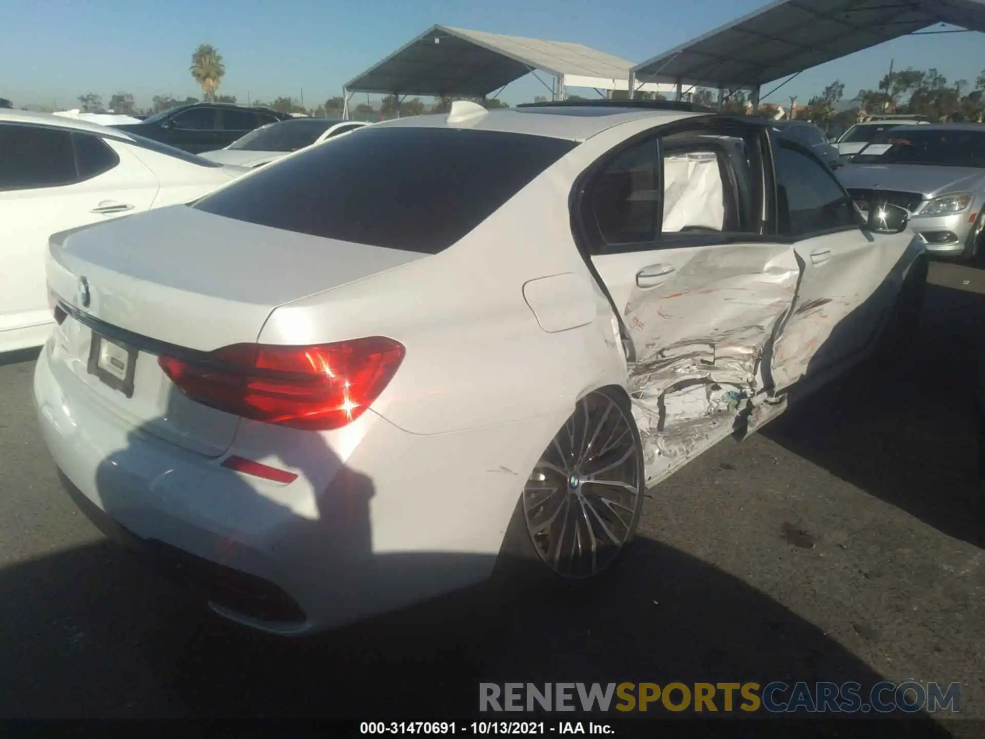 4 Photograph of a damaged car WBA7E2C54KB216702 BMW 7 SERIES 2019