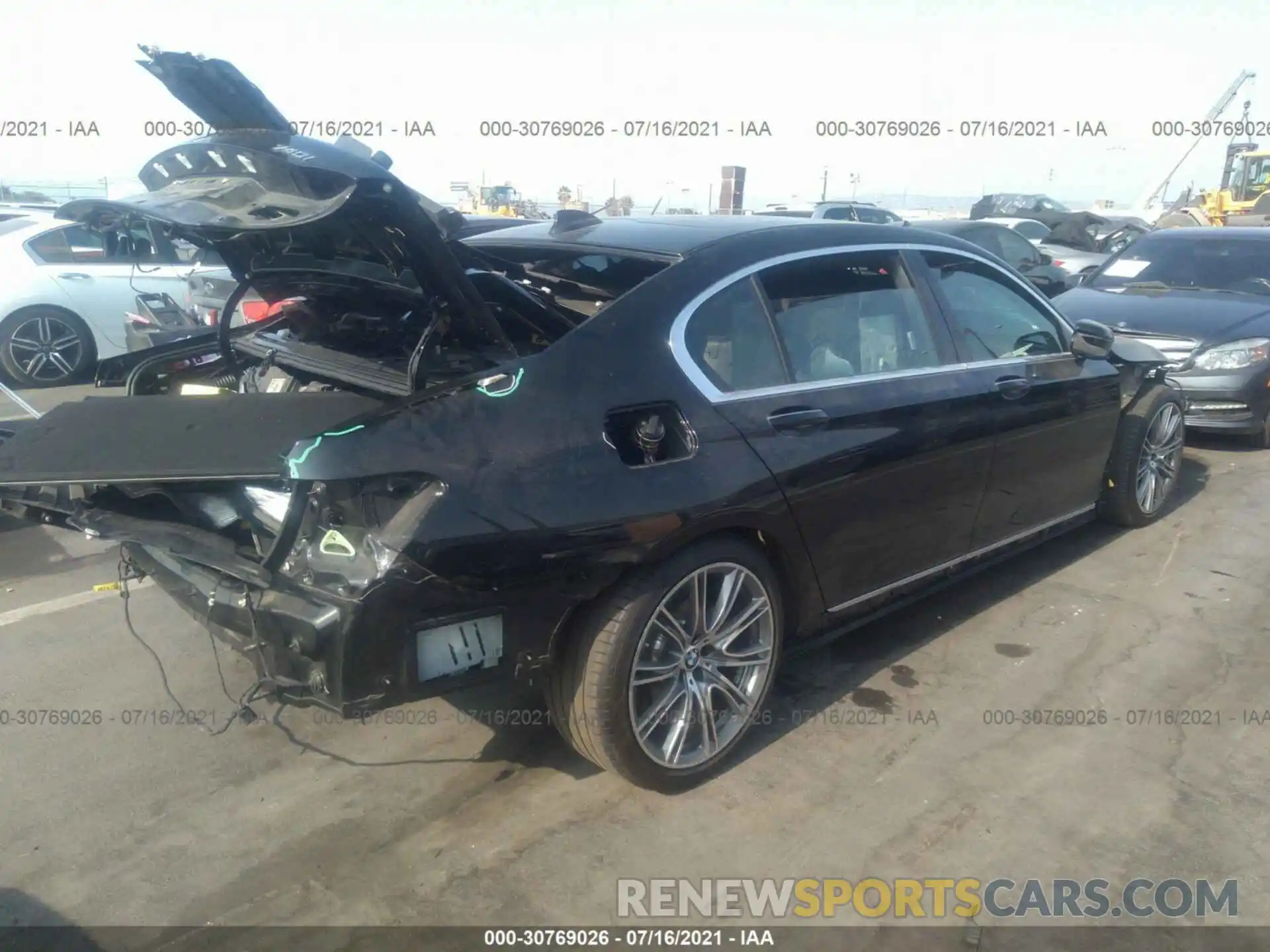 4 Photograph of a damaged car WBA7E2C57KB217942 BMW 7 SERIES 2019