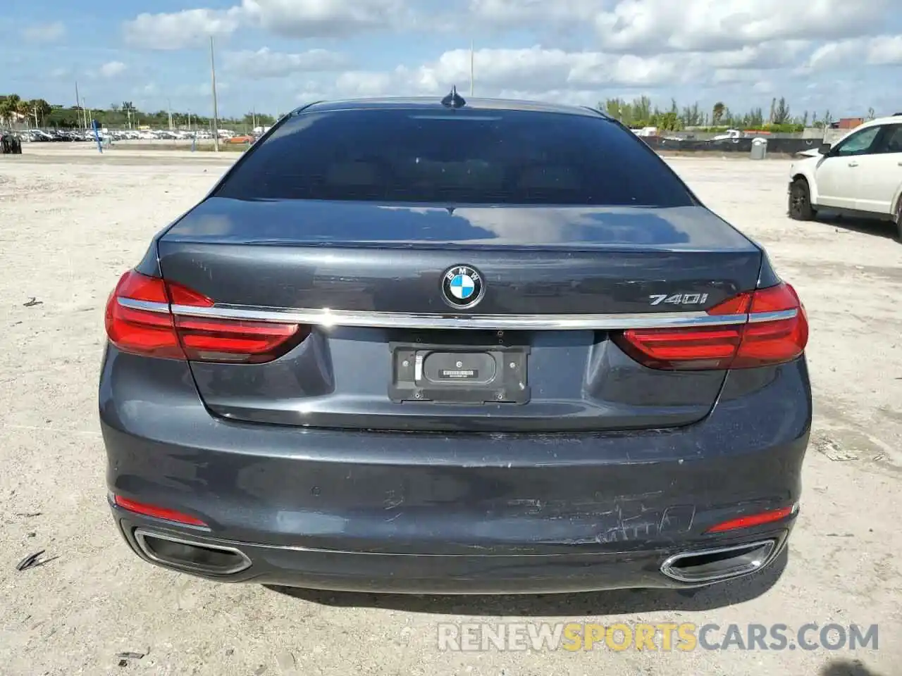 6 Photograph of a damaged car WBA7E2C59KB218431 BMW 7 SERIES 2019