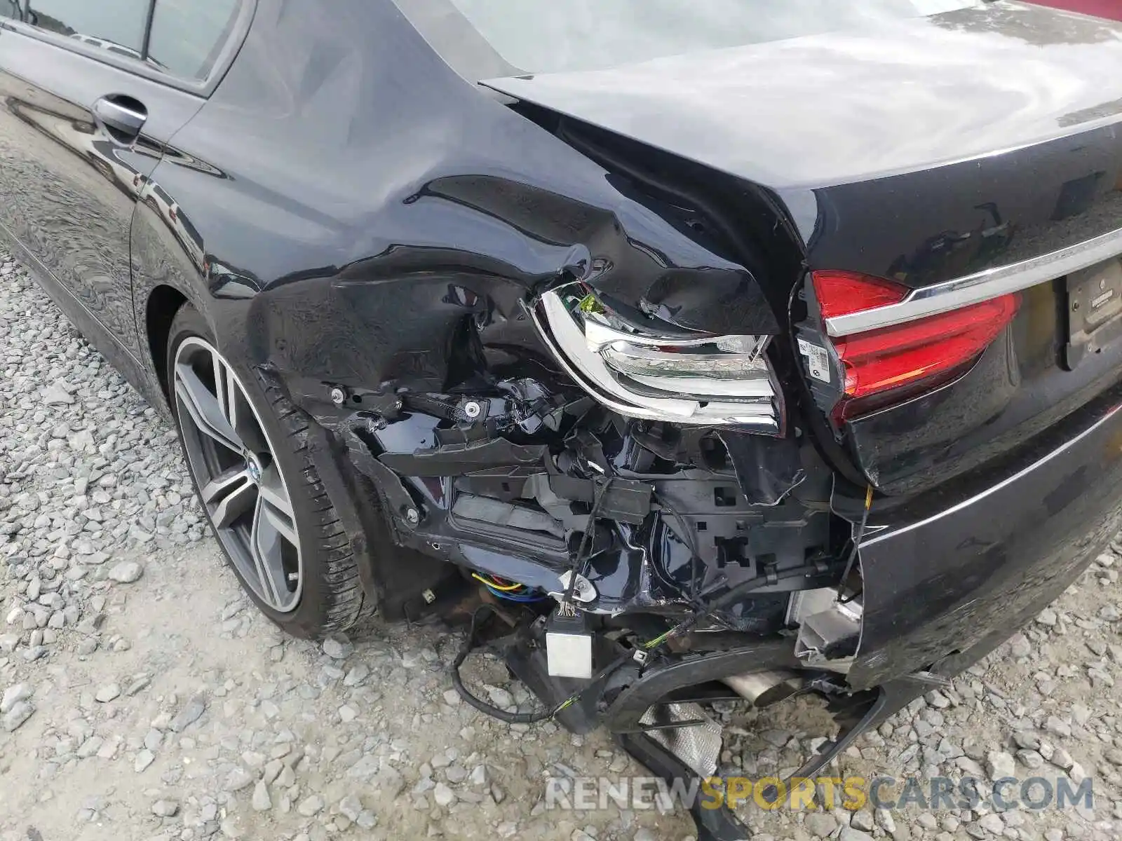 9 Photograph of a damaged car WBA7E2C59KB454383 BMW 7 SERIES 2019