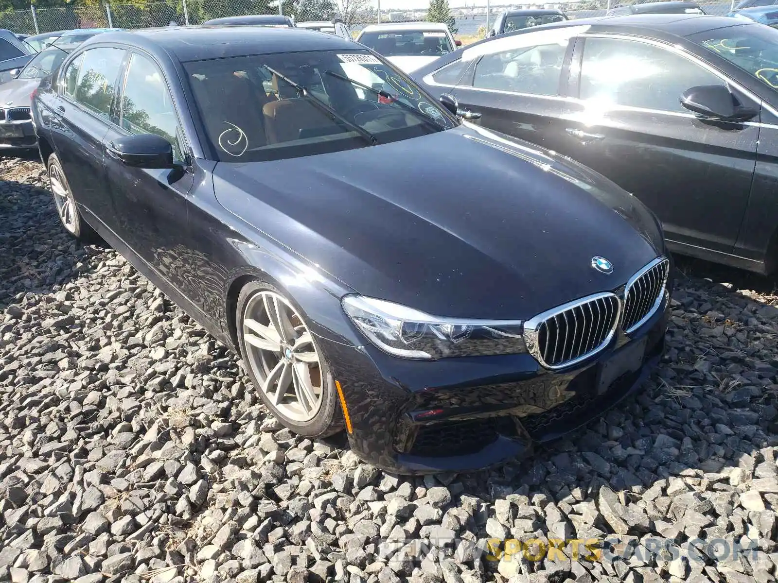 1 Фотография поврежденного автомобиля WBA7E4C55KGV69982 BMW 7 SERIES 2019