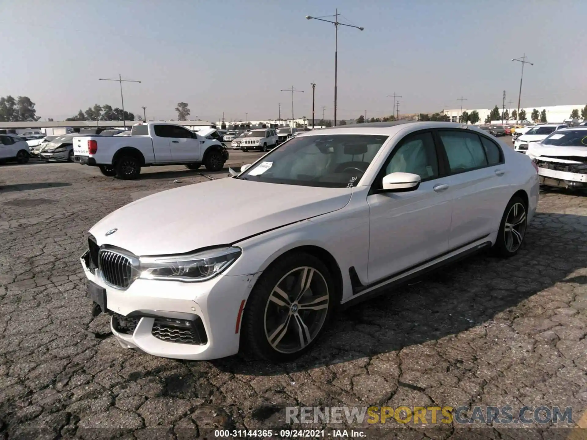 2 Фотография поврежденного автомобиля WBA7F0C55KGM24933 BMW 7 SERIES 2019