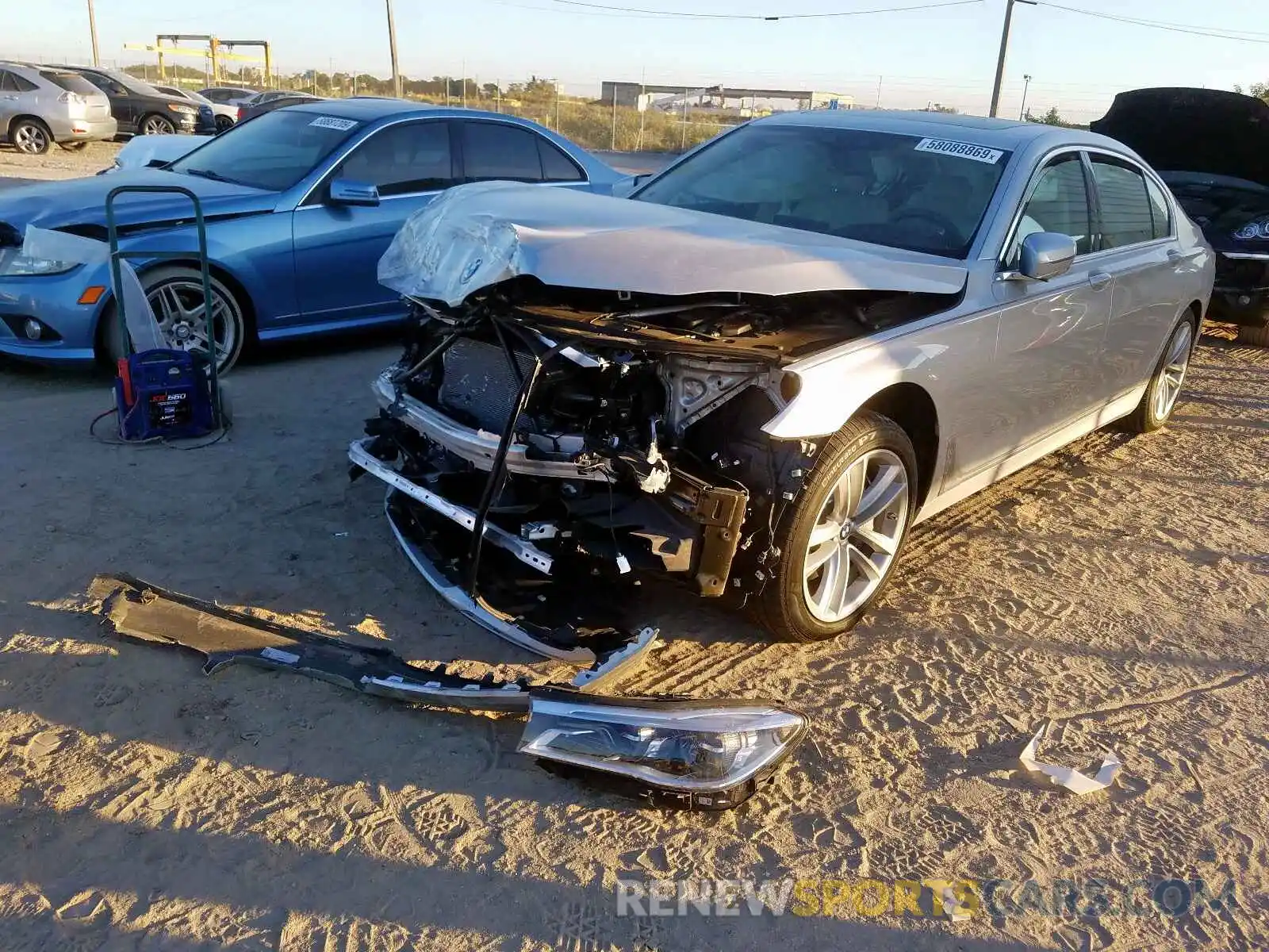 2 Фотография поврежденного автомобиля WBA7F2C51KB239139 BMW 7 SERIES 2019