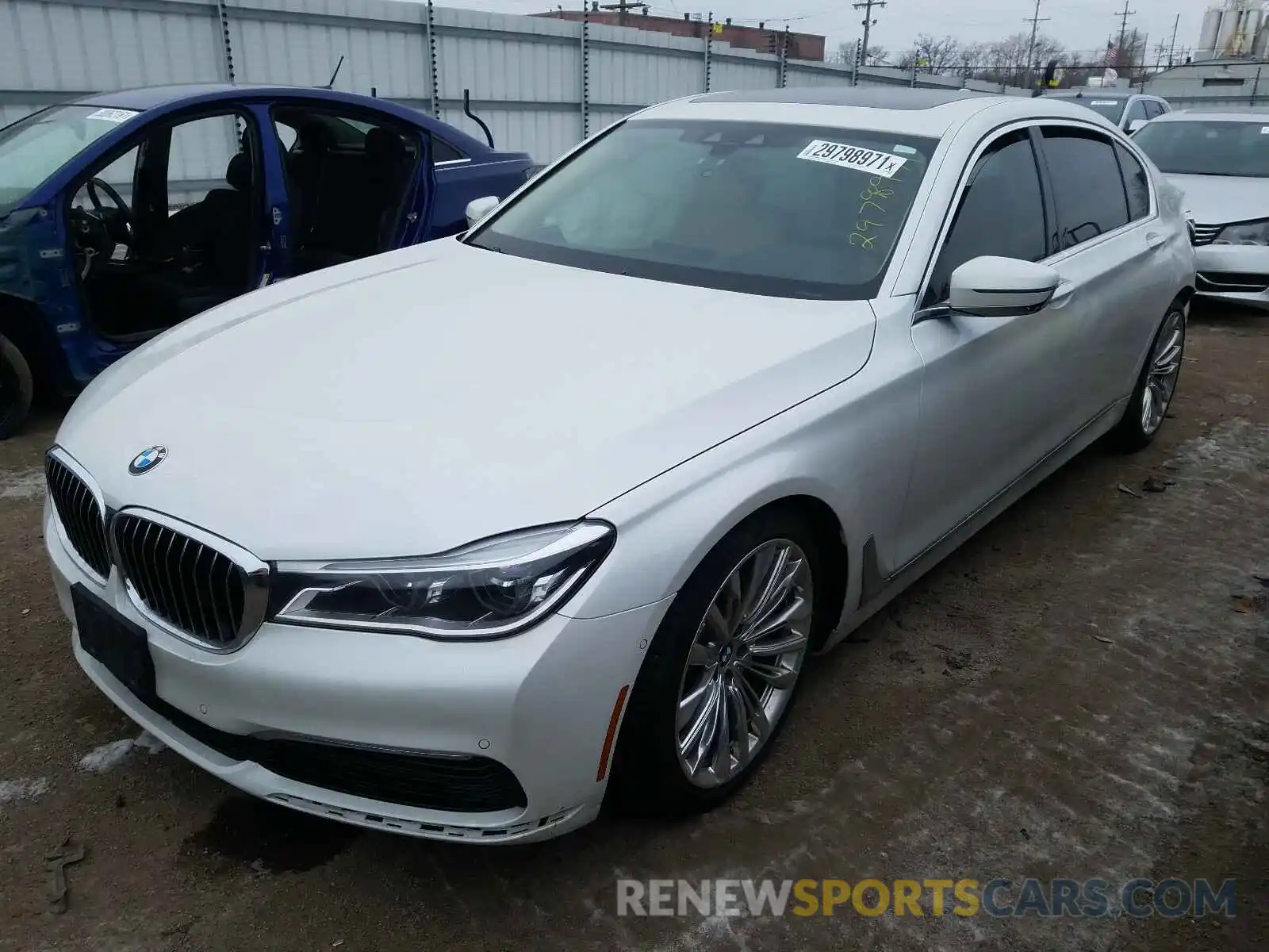 2 Фотография поврежденного автомобиля WBA7F2C53KB240339 BMW 7 SERIES 2019