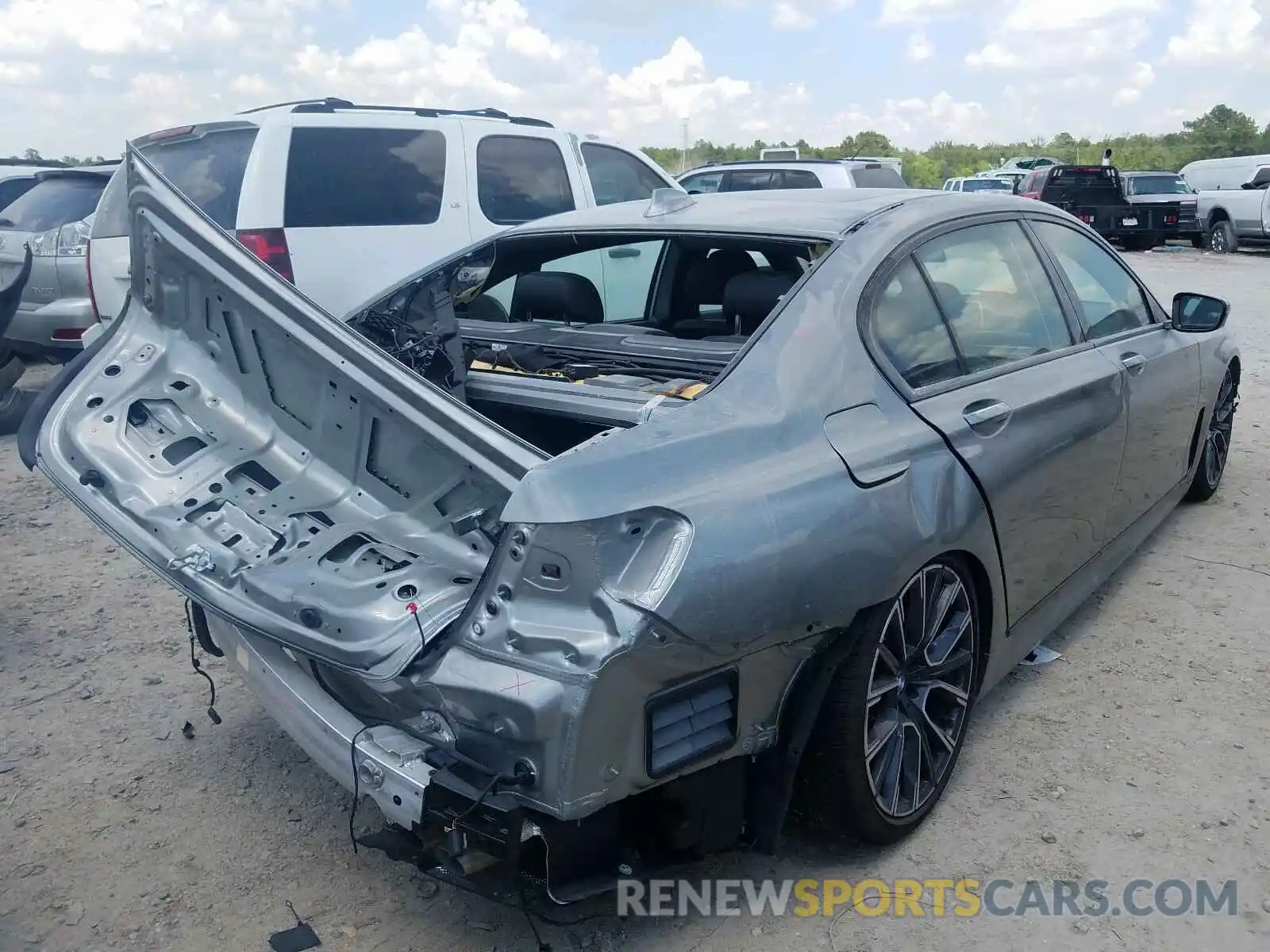 4 Photograph of a damaged car WBA7U2C05LGM27113 BMW 7 SERIES 2020