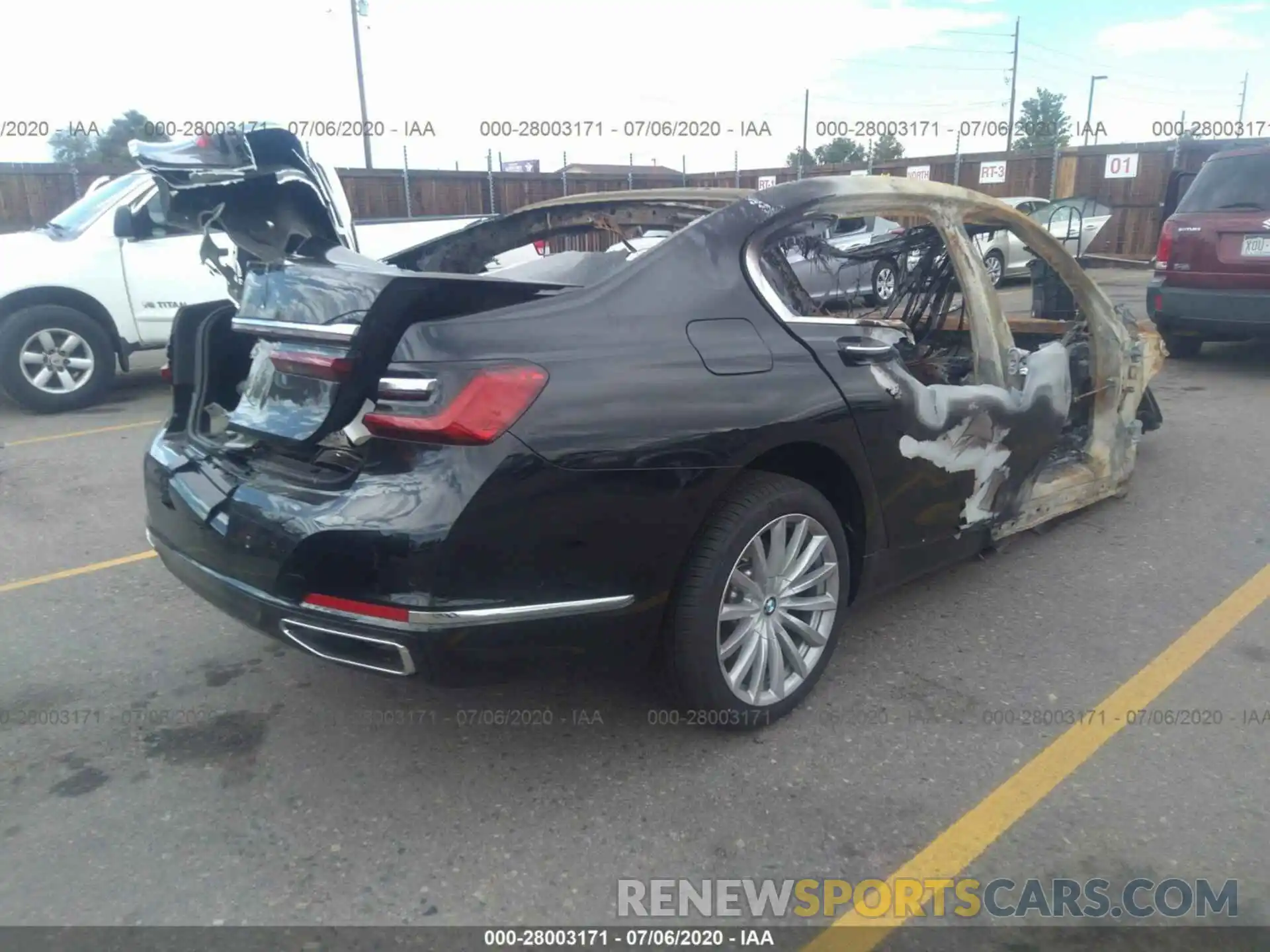 4 Photograph of a damaged car WBA7W4C02LCD27129 BMW 7 SERIES 2020