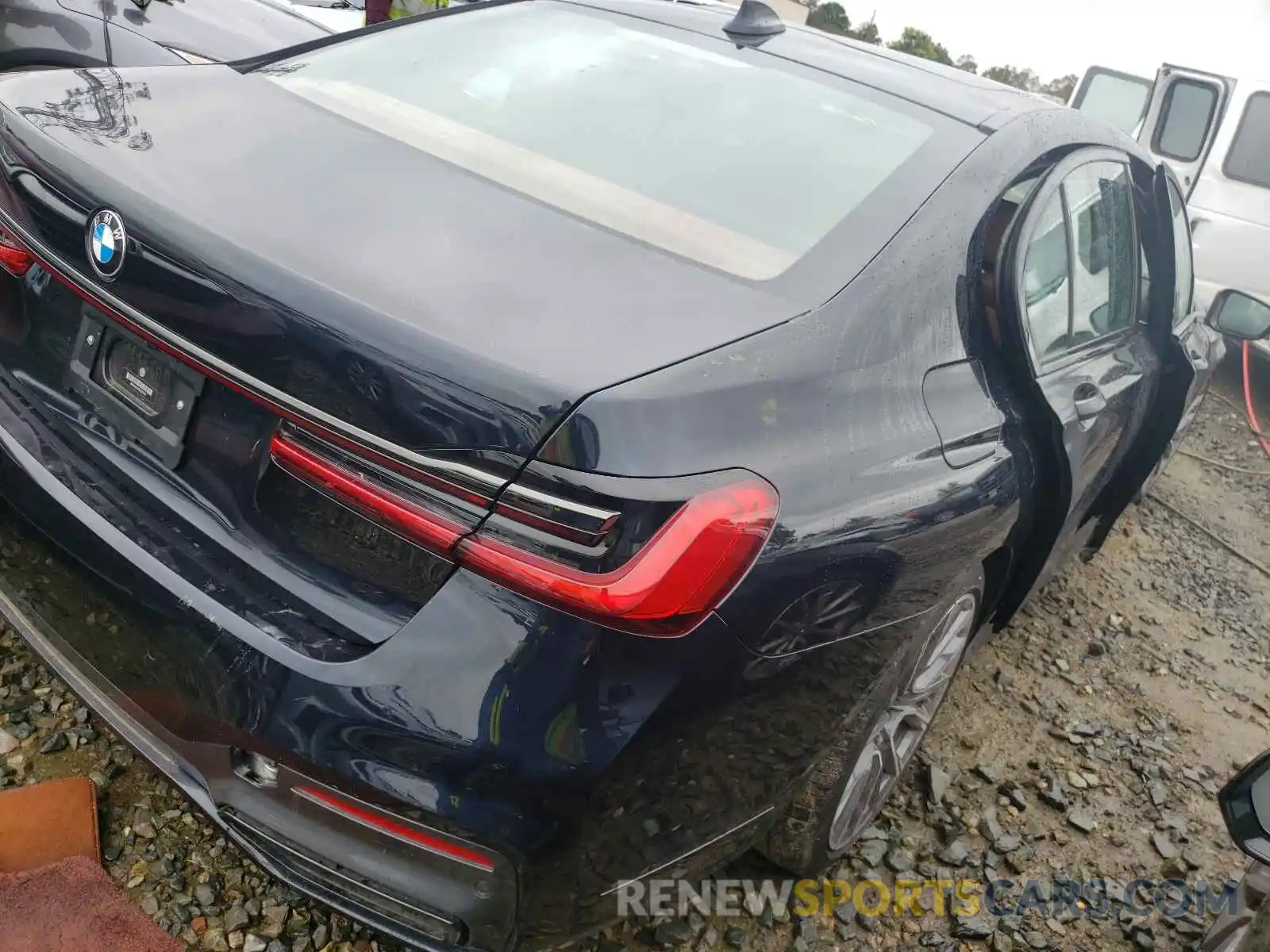 4 Photograph of a damaged car WBA7U2C06MCG02738 BMW 7 SERIES 2021