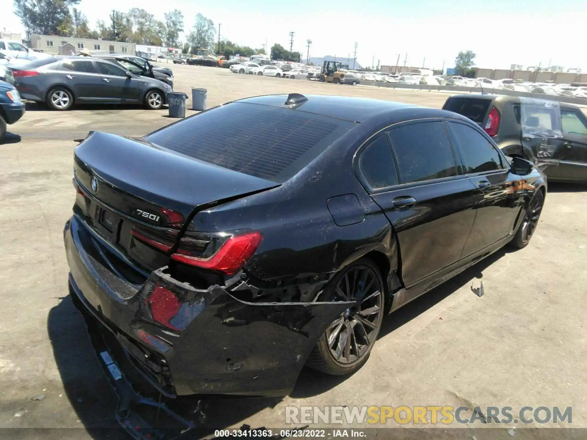 4 Photograph of a damaged car WBA7U2C07MCF07881 BMW 7 SERIES 2021