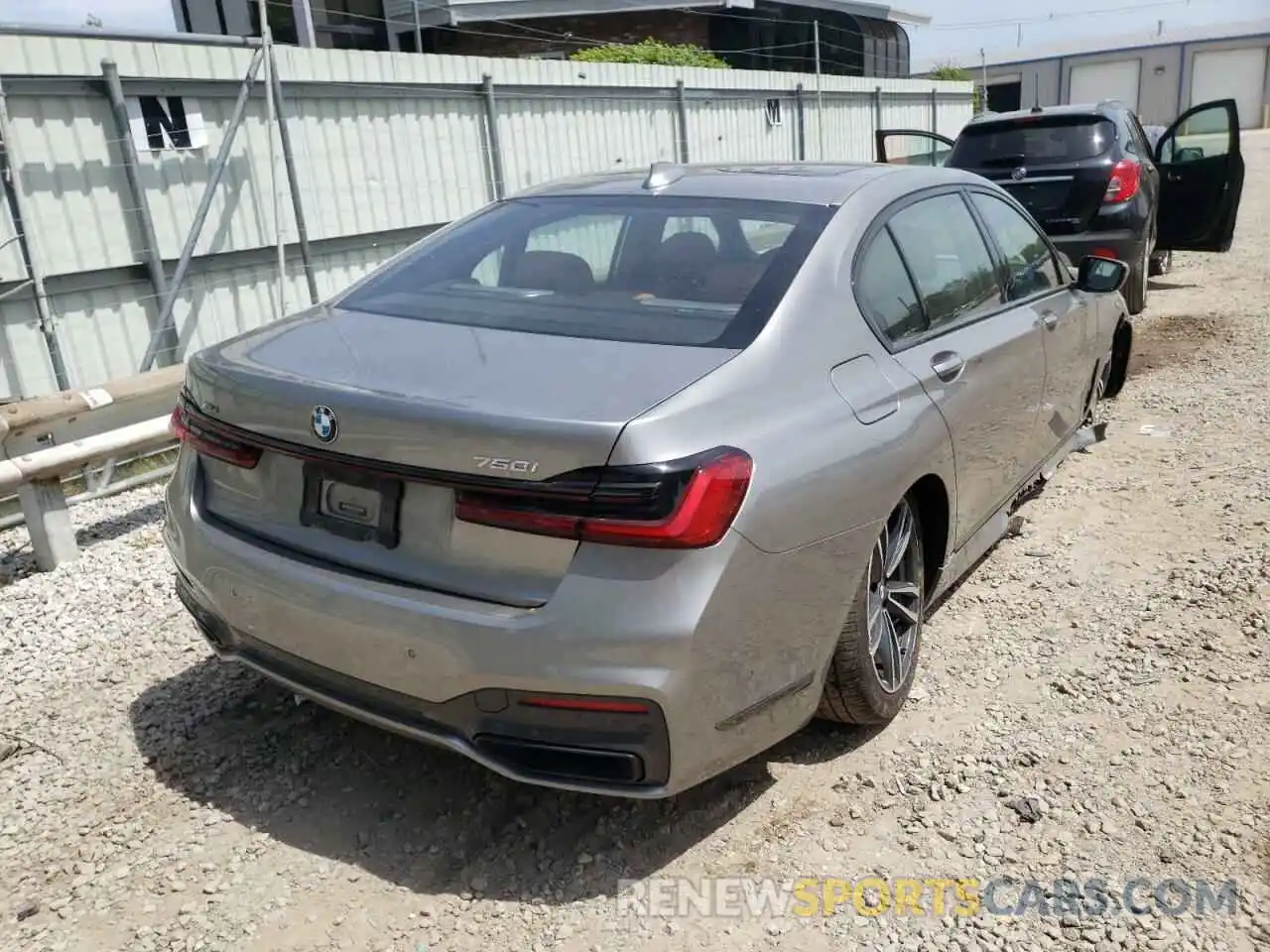 4 Photograph of a damaged car WBA7U2C00NCG92616 BMW 7 SERIES 2022