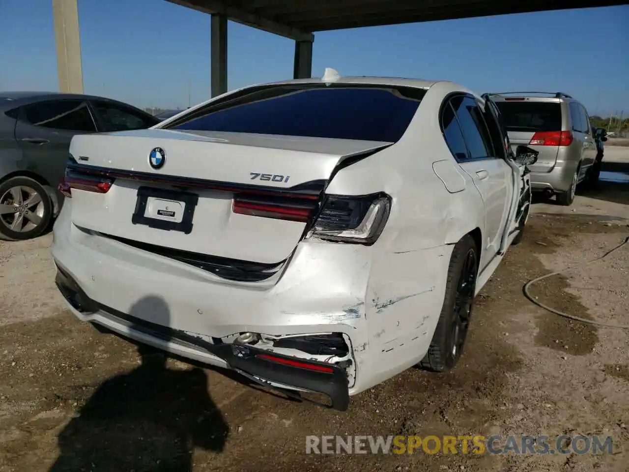 4 Photograph of a damaged car WBA7U2C00NCH01248 BMW 7 SERIES 2022